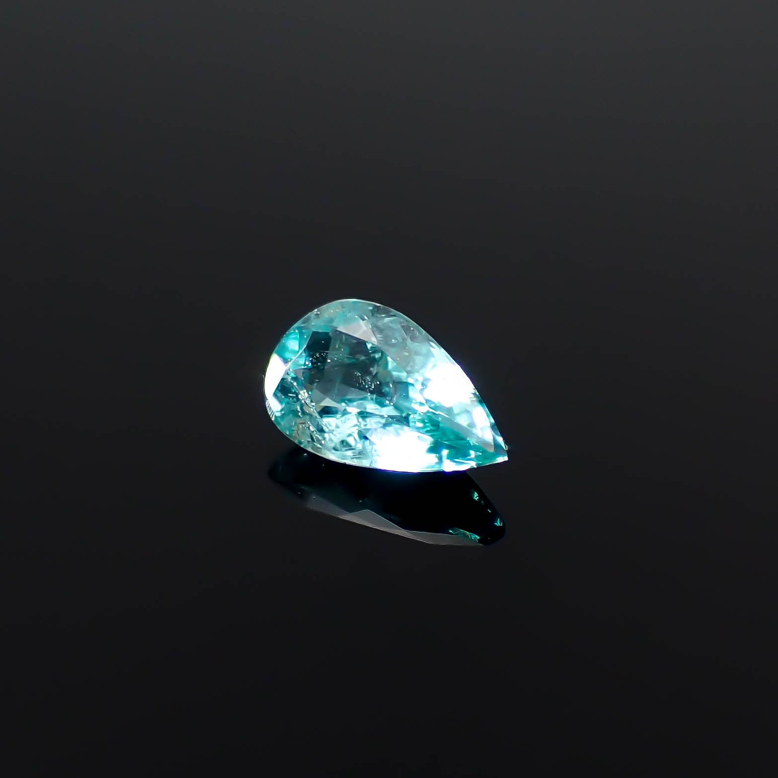 パライバトルマリン ブラジル・パライバ州バターリャ鉱山産 0.41ct [250931070]6.7x4mm前後