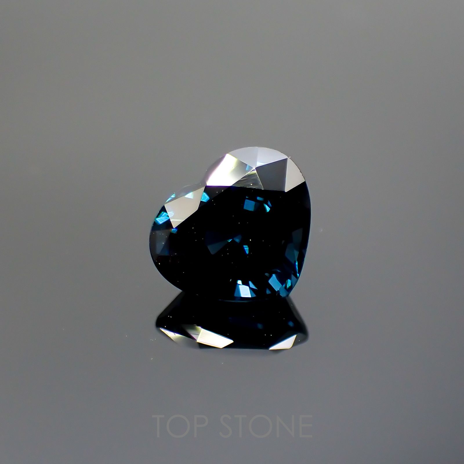 ブルースピネル(宝石名ブルー・スピネル) スリランカ産 1.191ct ソ付(彩珠)[21019363]6.1×6.9mm前後