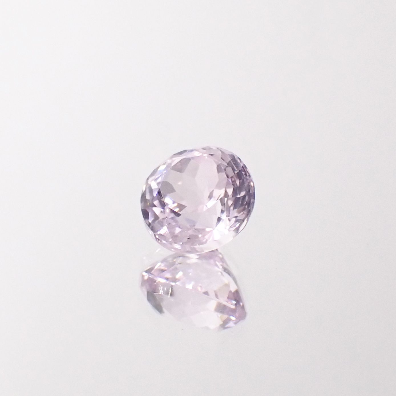 クンツァイト アフガニスタン産 0.95ct[231224771]5.8x5.7mm前後
