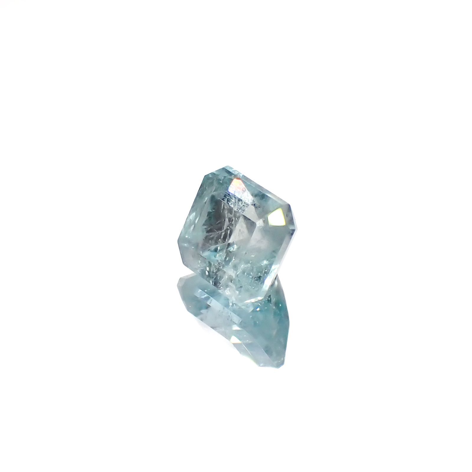 ユークレース(宝石名ブルー・ユークレース)コロンビア産 2.368ct ソ付(彩珠)[221018850]7.6x7.2mm前後