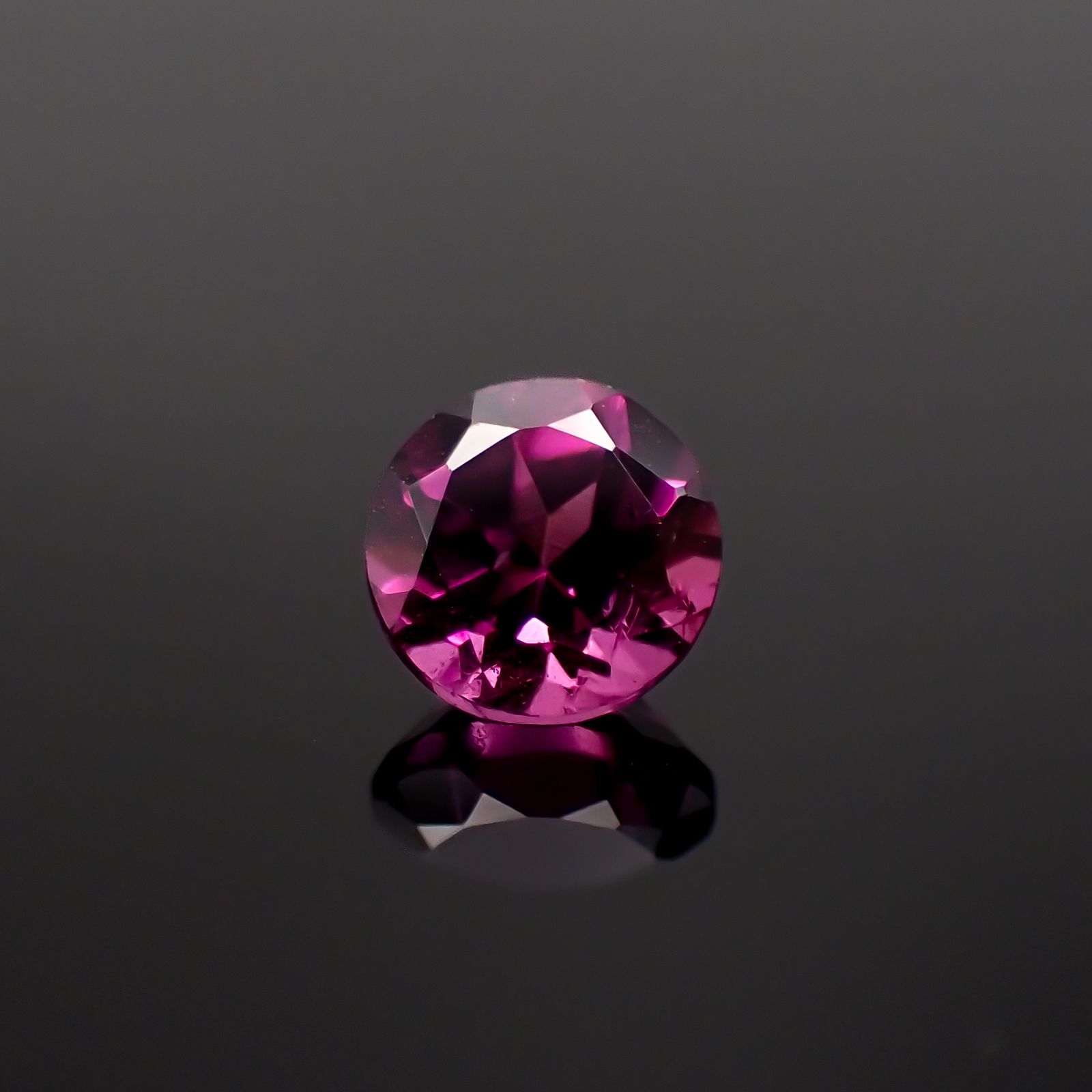 グレープガーネット ブラジル産 0.69ct[230823167]5x5mm前後