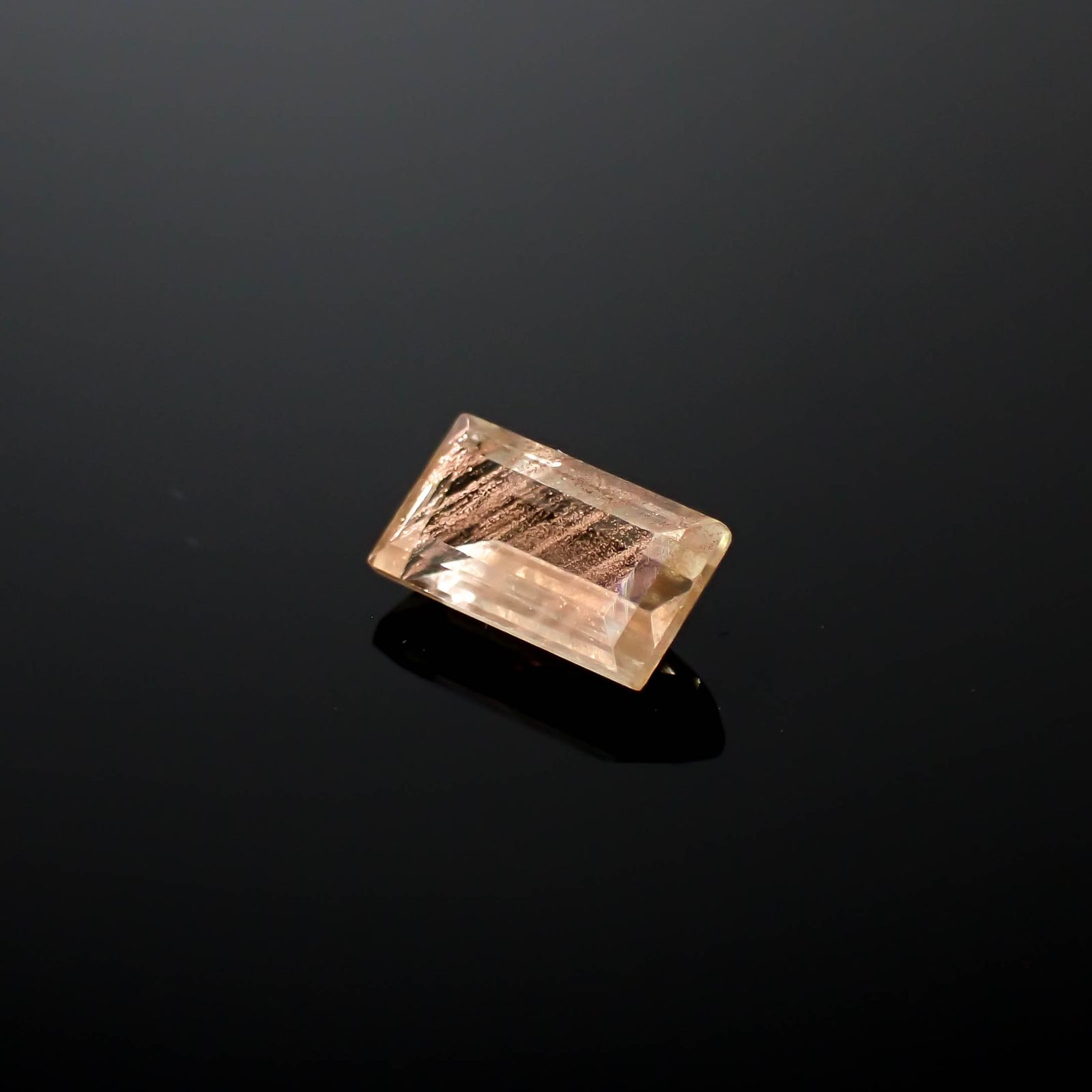 オレゴンサンストーン アメリカ・オレゴン州産 1.33ct[240627872]8.7x4.9mm前後