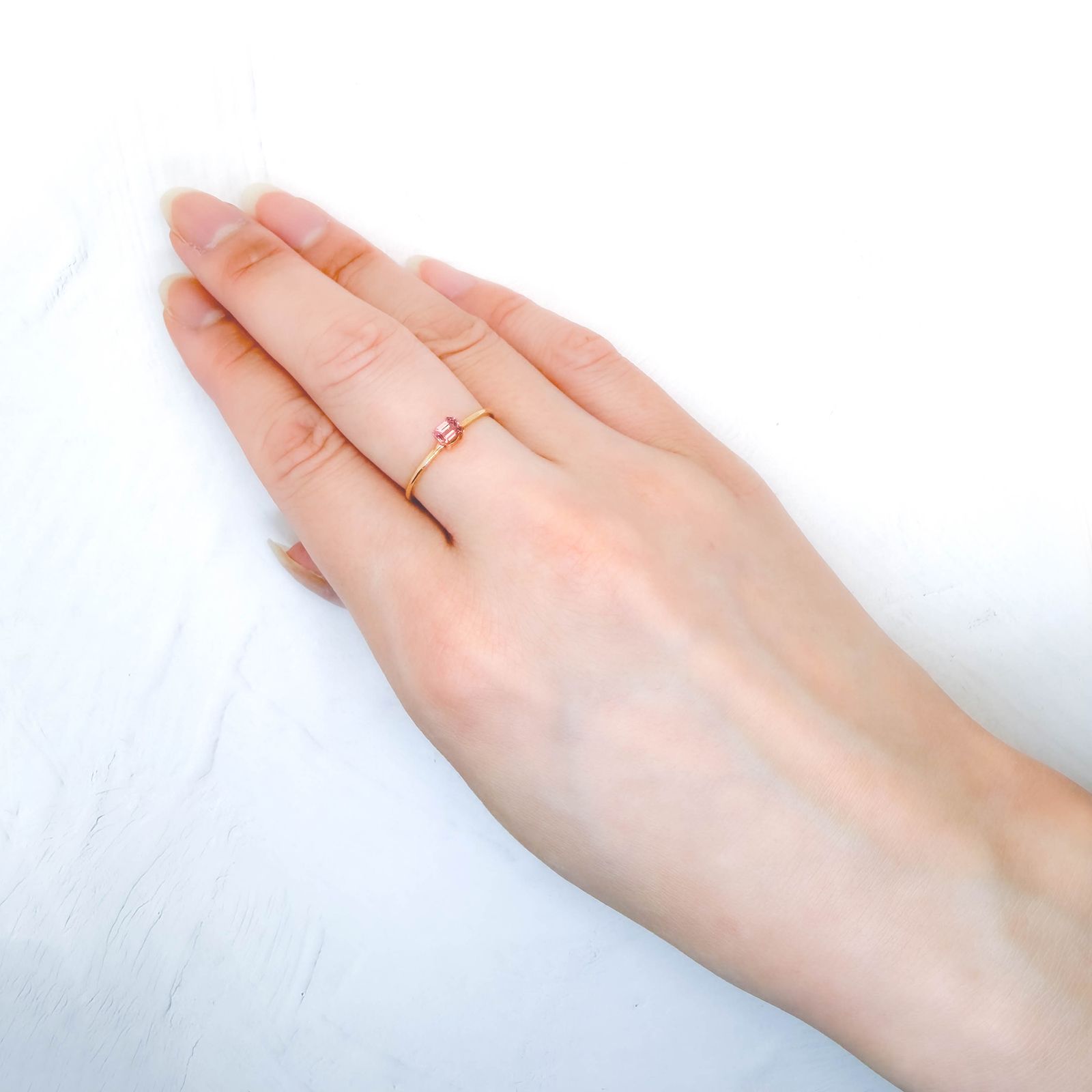 パパラチャサファイア(宝石名サファイア/別名パパラチャ・サファイア)スリランカ産 DGL鑑付 0.248ct / 3.98x3.04mm前後 [260632265]
