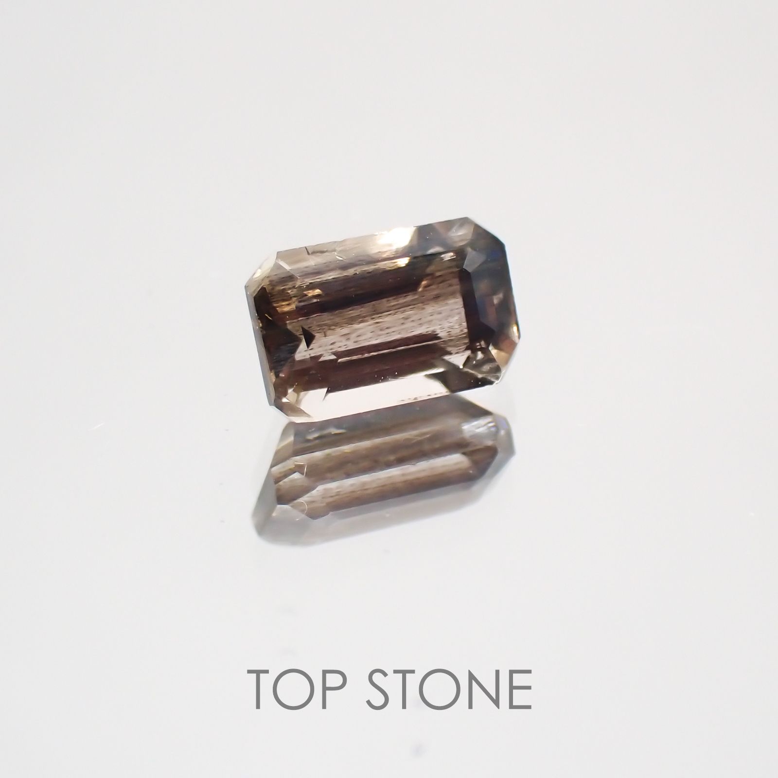 レインボースキャポライト ブラジル産 ルース 0.57ct[210310346]6.1×3.8mm前後