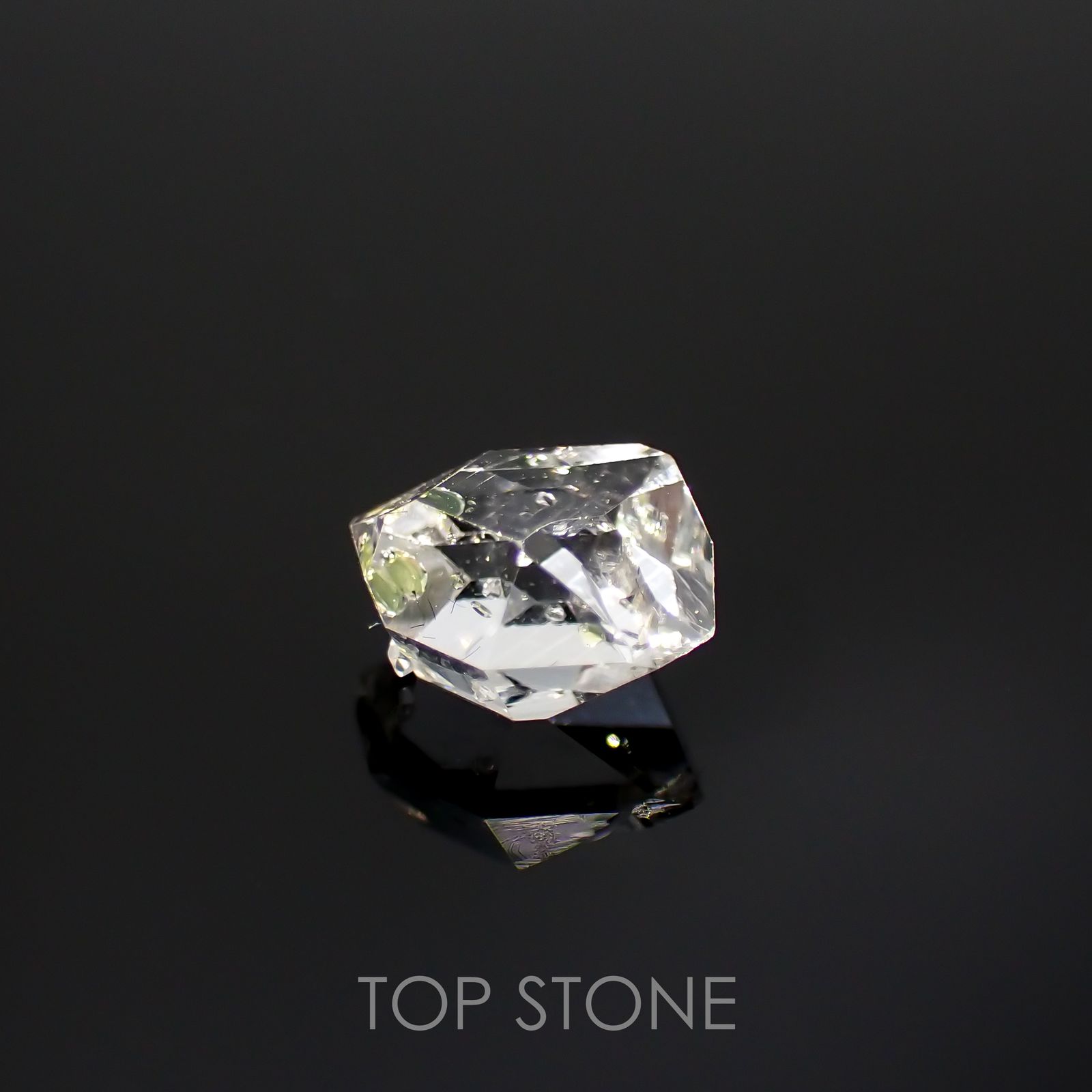 オイルインクォーツ原石 パキスタン産 1.30ct[220115461]8.3x6.6mm前後