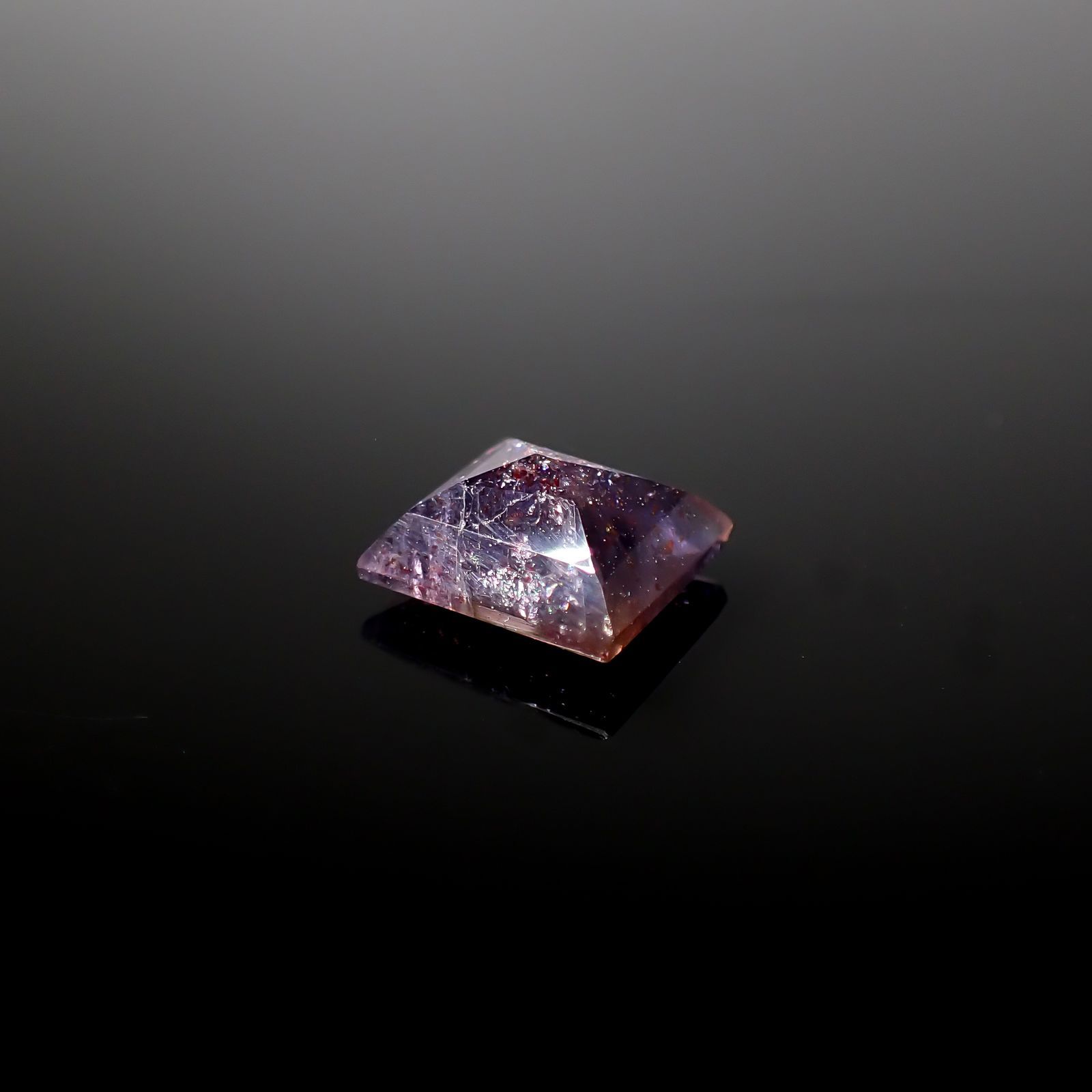 ブラッドショットアイオライト インド産 1.89ct [241129461]8.2x7.4mm前後