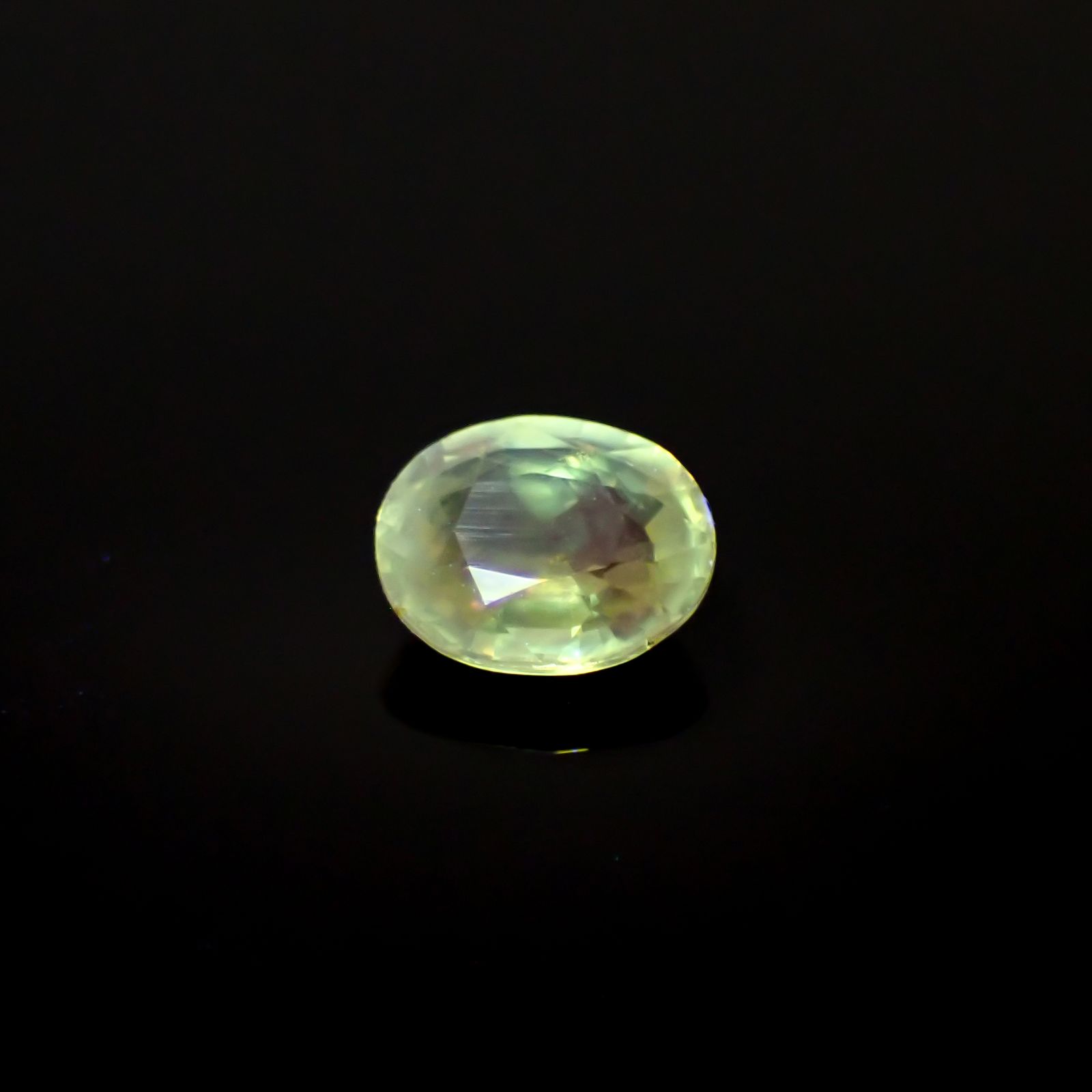 シルキーアレキサンドライト タンザニア産 0.74ct [241129512]6.2x5.1mm前後