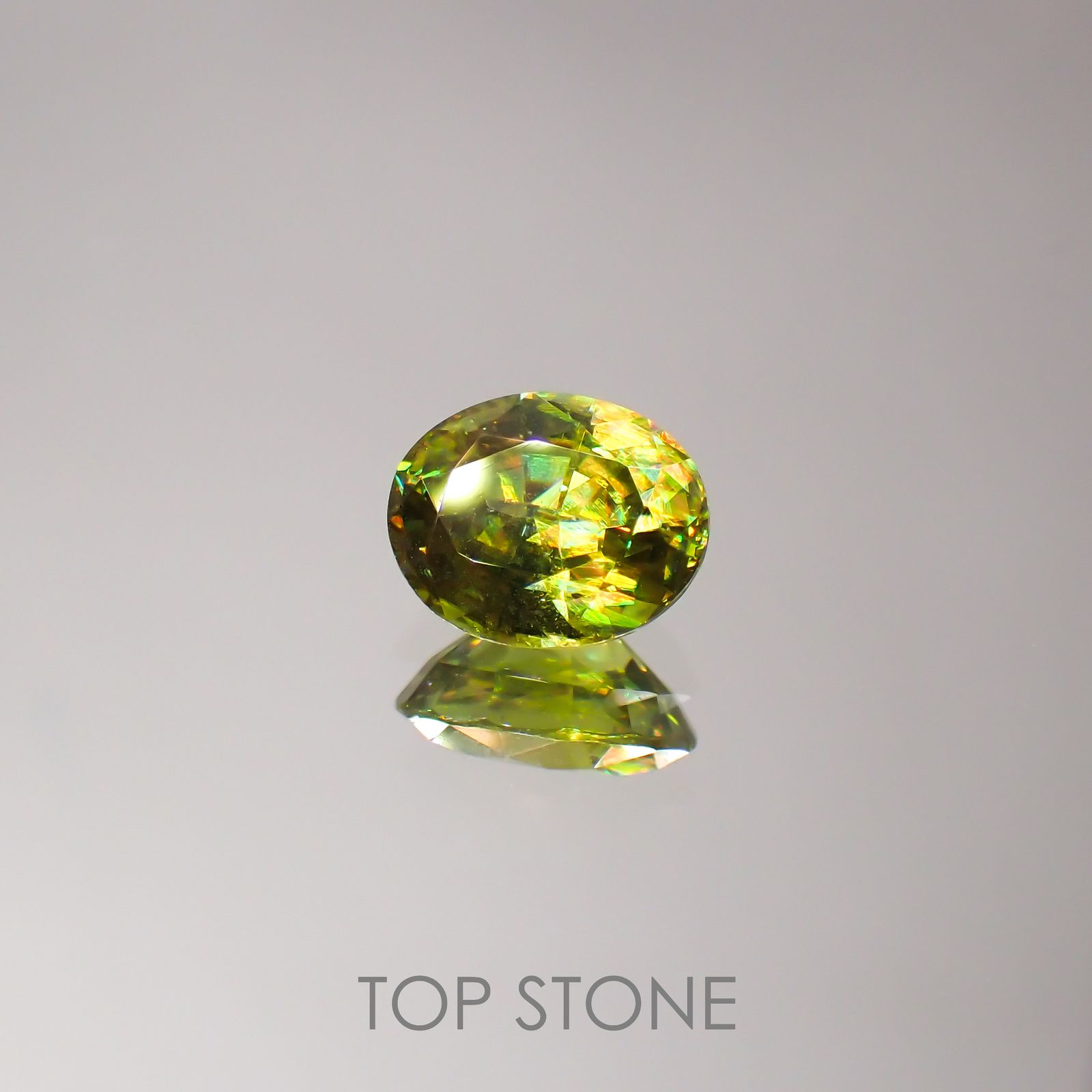 マダガスカル産　スフェーン（Sphene ）オーバルカット　1.28ct