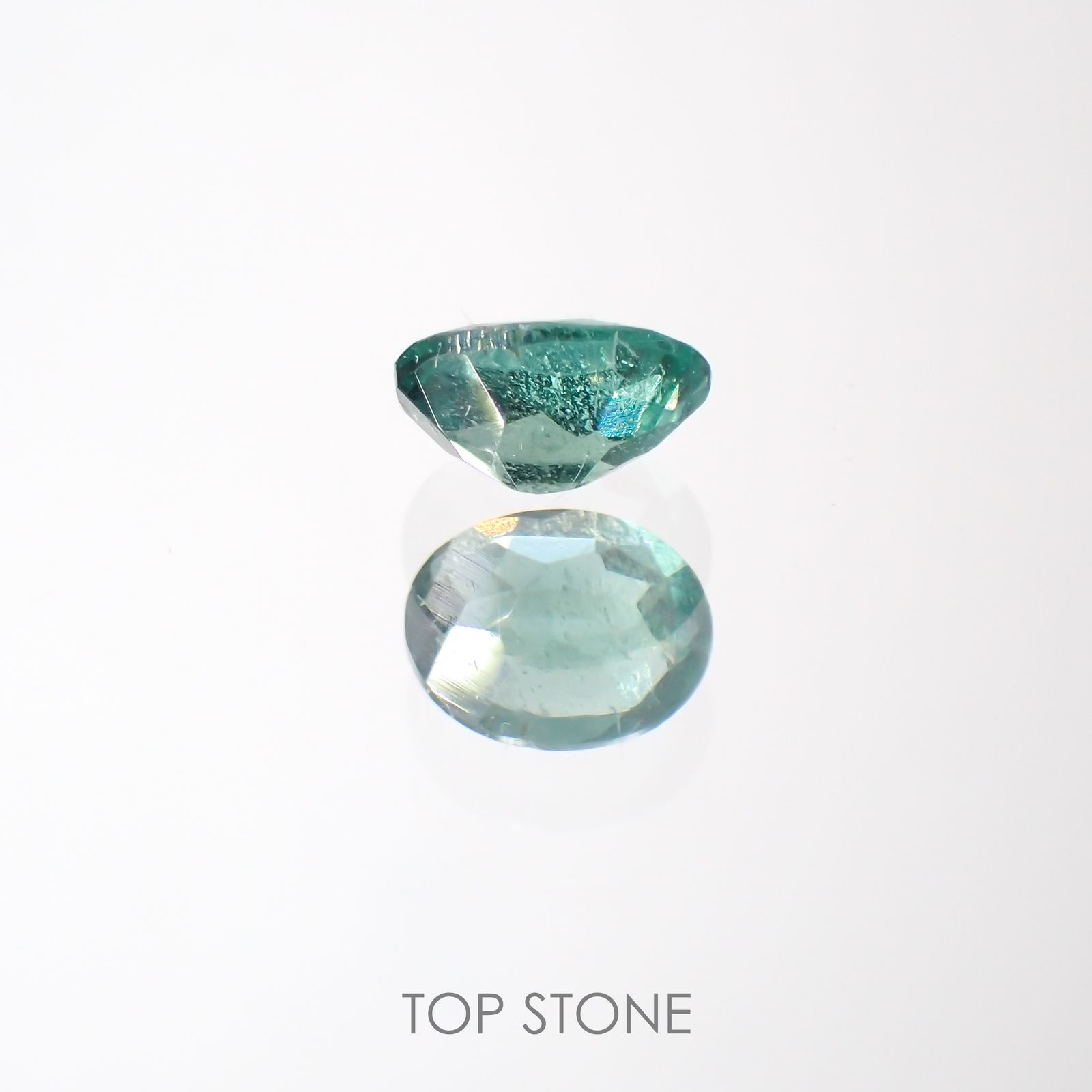 グリーンアパタイト(ノーブルモロキサイト)(宝石名アパタイト) マダガスカル産 0.25ct 識別済[211013531]4.6×3.5mm前後