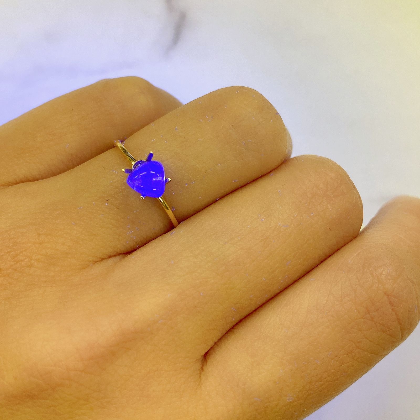 フローライト フルオレッセンス(宝石名フルオライト)イギリス・ロジャリー鉱山産 0.69ct 識別済[211113767]5.5x5.6mm前後