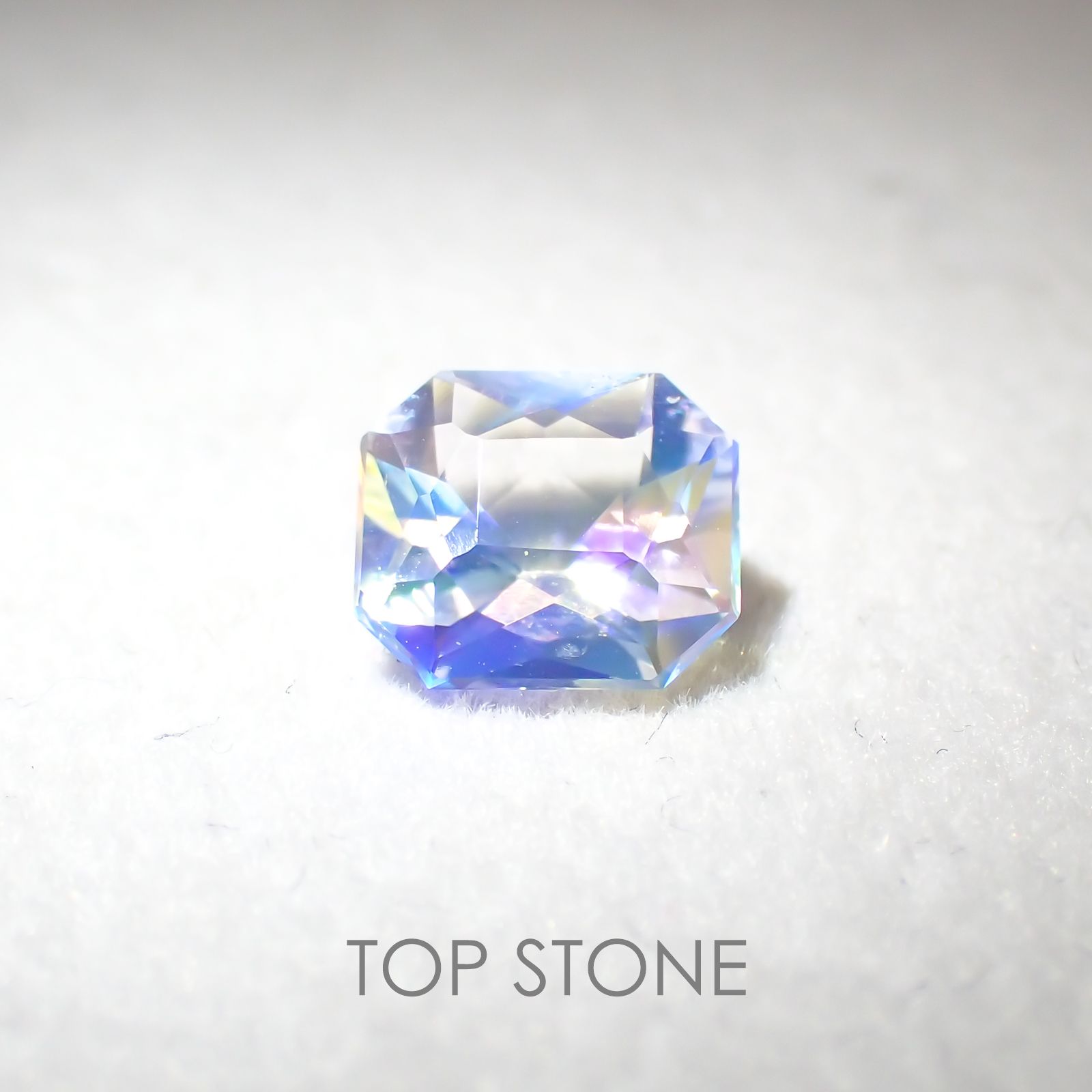 レインボームーンストーン(アンデシンラブラドライト) マダガスカル産 ルース 0.88ct[210310129]6.6×6mm前後