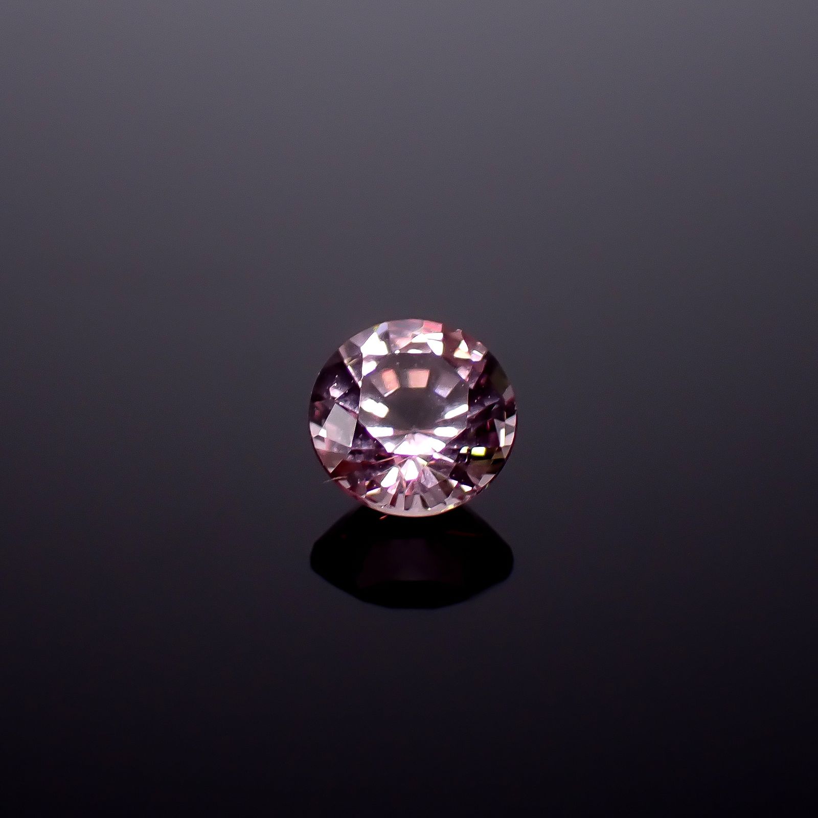 ドラゴンガーネット タンザニア産 0.58ct / 4.9x4.9mm前後 [260732673]