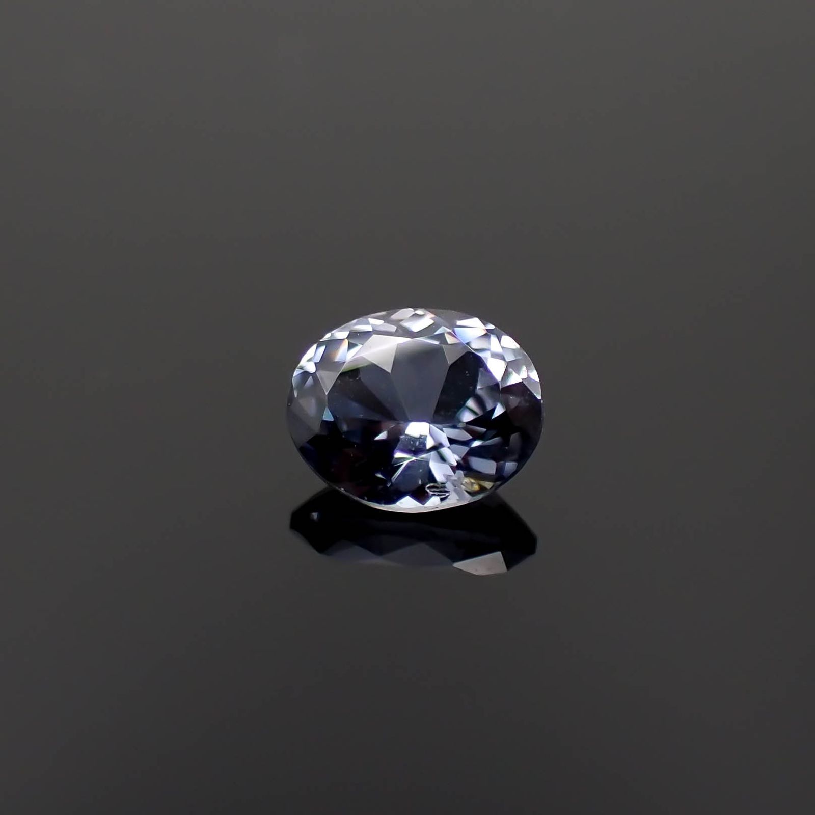 バイオレットスピネル(宝石名スピネル)ビルマ/マダガスカル産 0.41ct 識別済[230220666]4.9x4mm前後