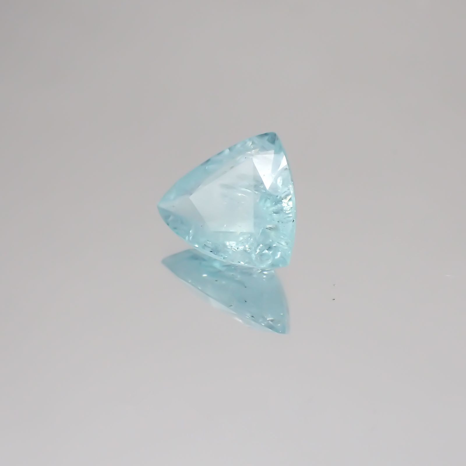 パライバトルマリン(宝石名トルマリン/別名パライバ・トルマリン) モザンビーク産 1.73ct 識別済[21059395]7.9×9.7mm前後