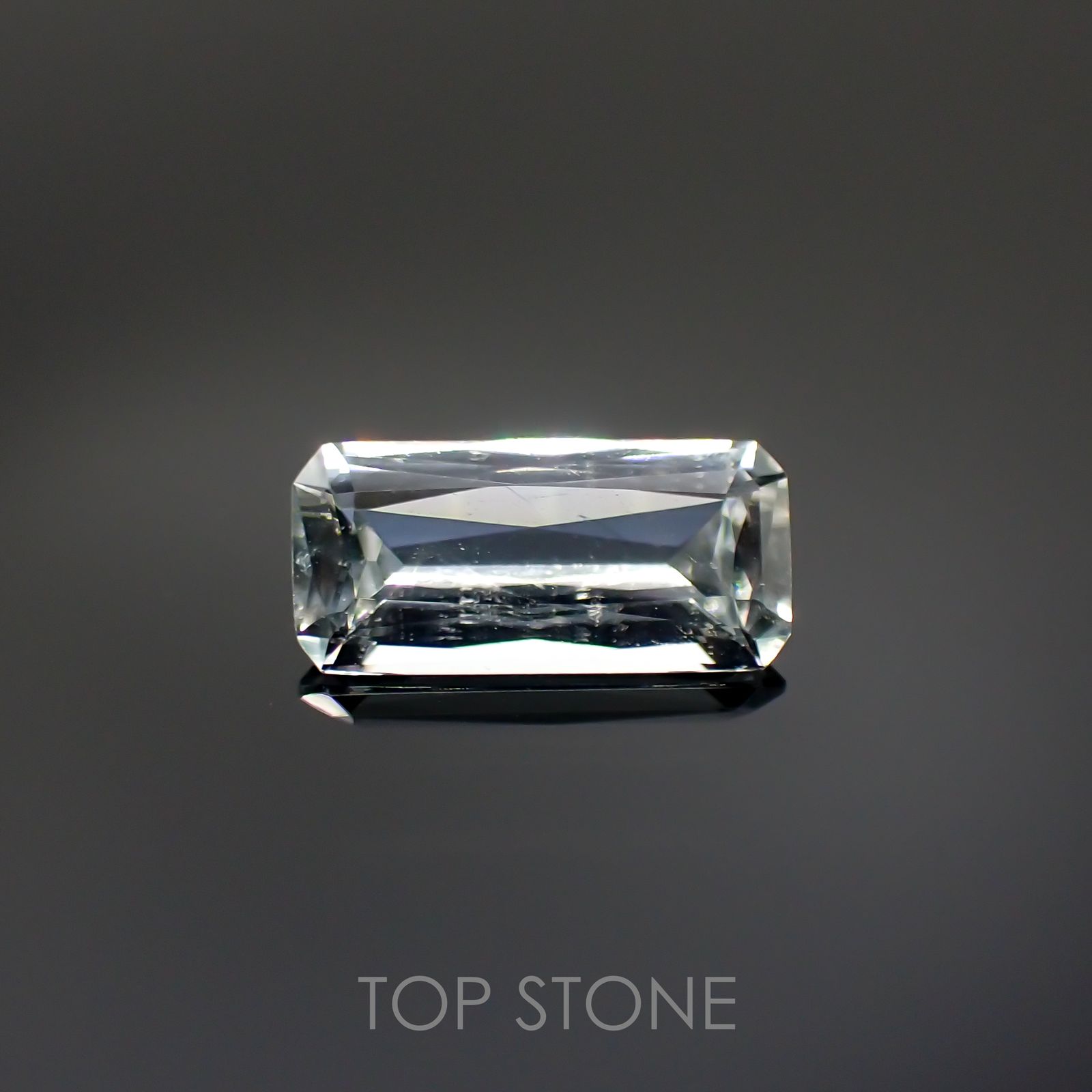 ジェレメジェバイト(宝石名エレメージェバイト) ナミビア産 1.386ct ソ付(彩珠)[20095027]10.3×4.9mm前後