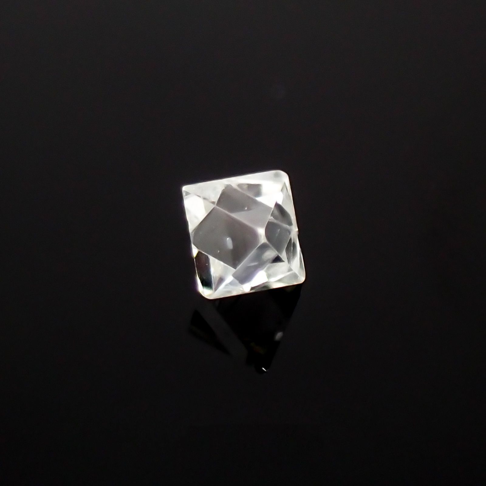 ソーヤブルダイヤモンド 原石 ロシア産 ルース 0.064ct[210410545]2.6×2.6mm前後