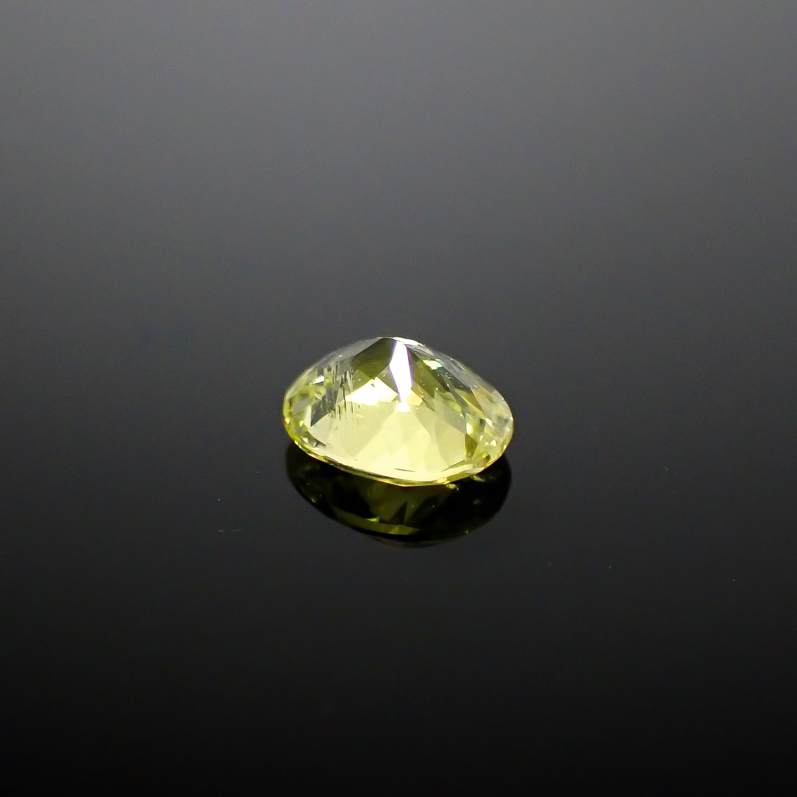 イエローゾイサイト(宝石名イエロー・ゾイサイト)タンザニア産 0.383ct ソ付(彩珠)[250630566]5x4.1mm前後