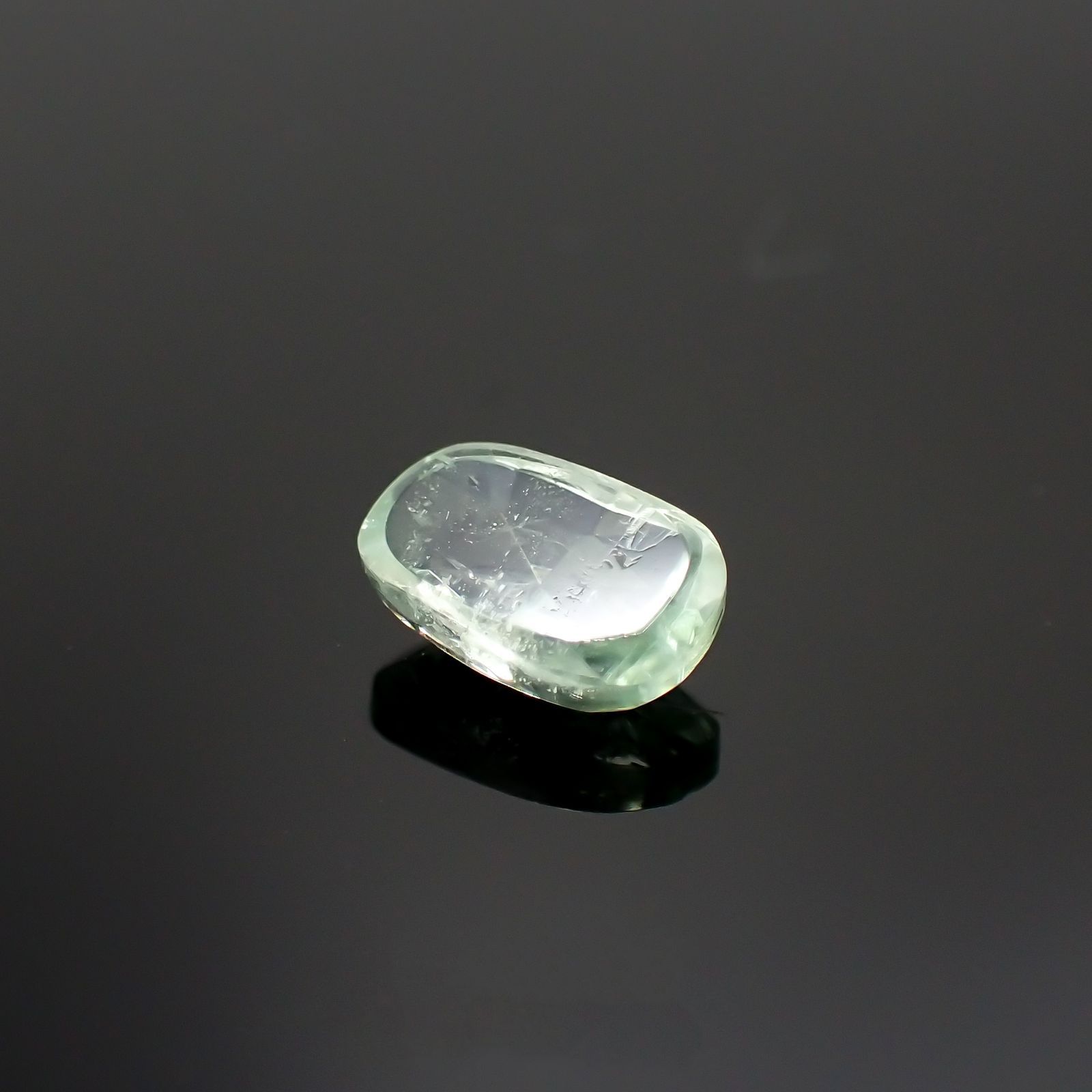 ◇ローズカット◇バナジウムコーネルピン(宝石名コーネルピン)タンザニア・タンガ州産 0.84ct 識別済[220115556]6.9x4.3mm前後