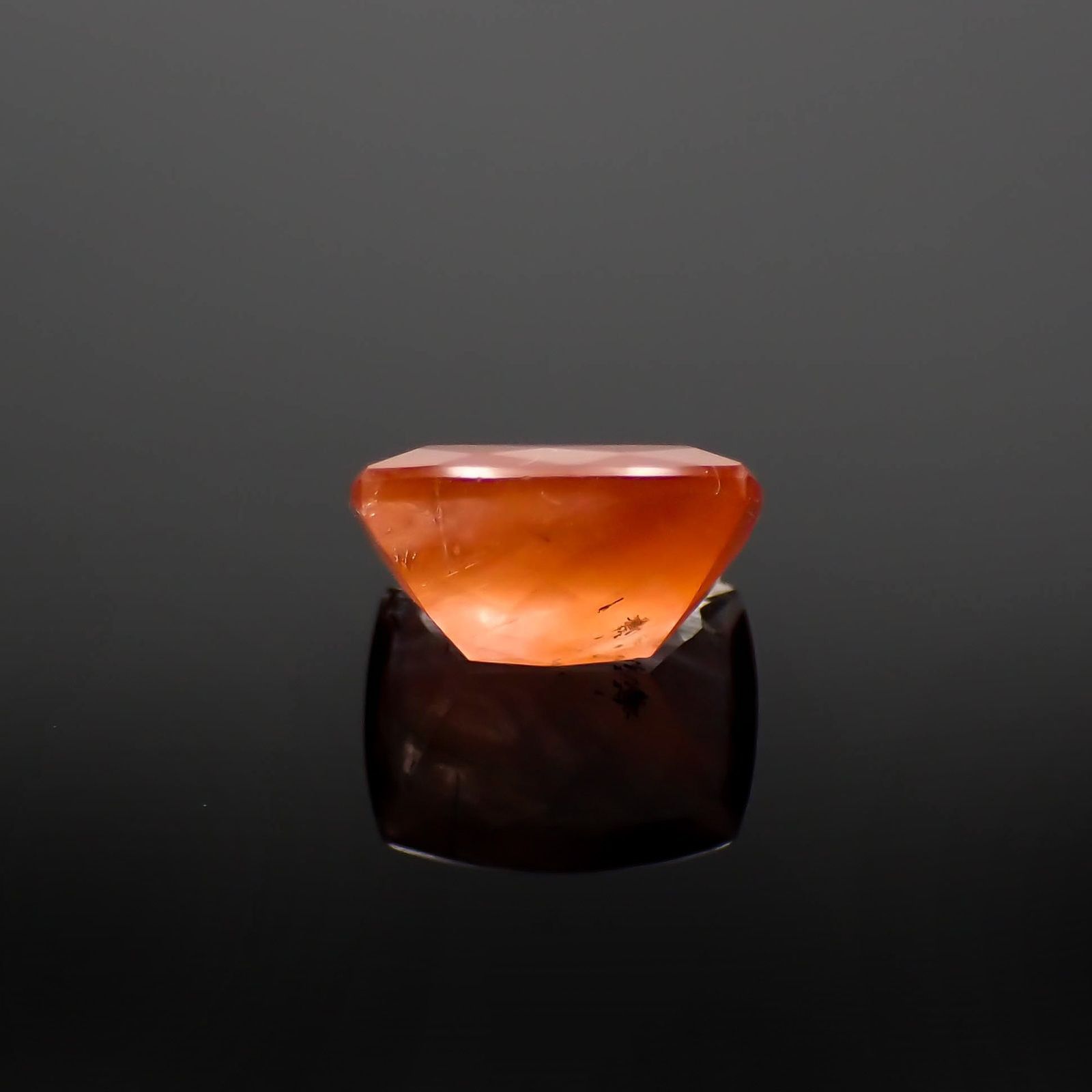 サンストーンスキャポライト(宝石名シーン・スキャポライト)タンザニア産 識別済 2.71ct / 9.9x8.2mm前後 [260819281]