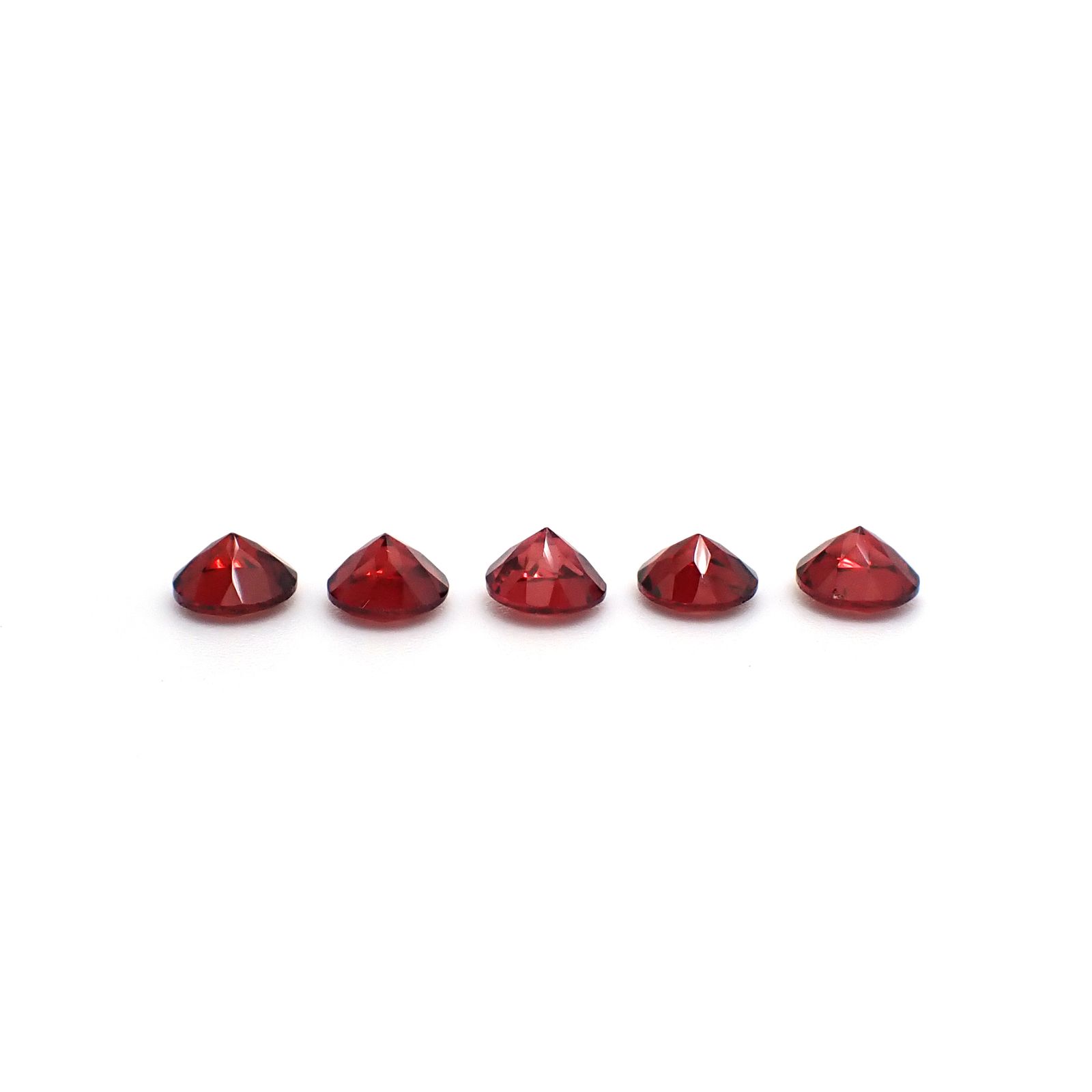 ◇ランダムセレクト◇パイロープアルマンディンガーネット モザンビーク産 約0.40ct / 4.5x4.5mm前後 [260532202-PAC]