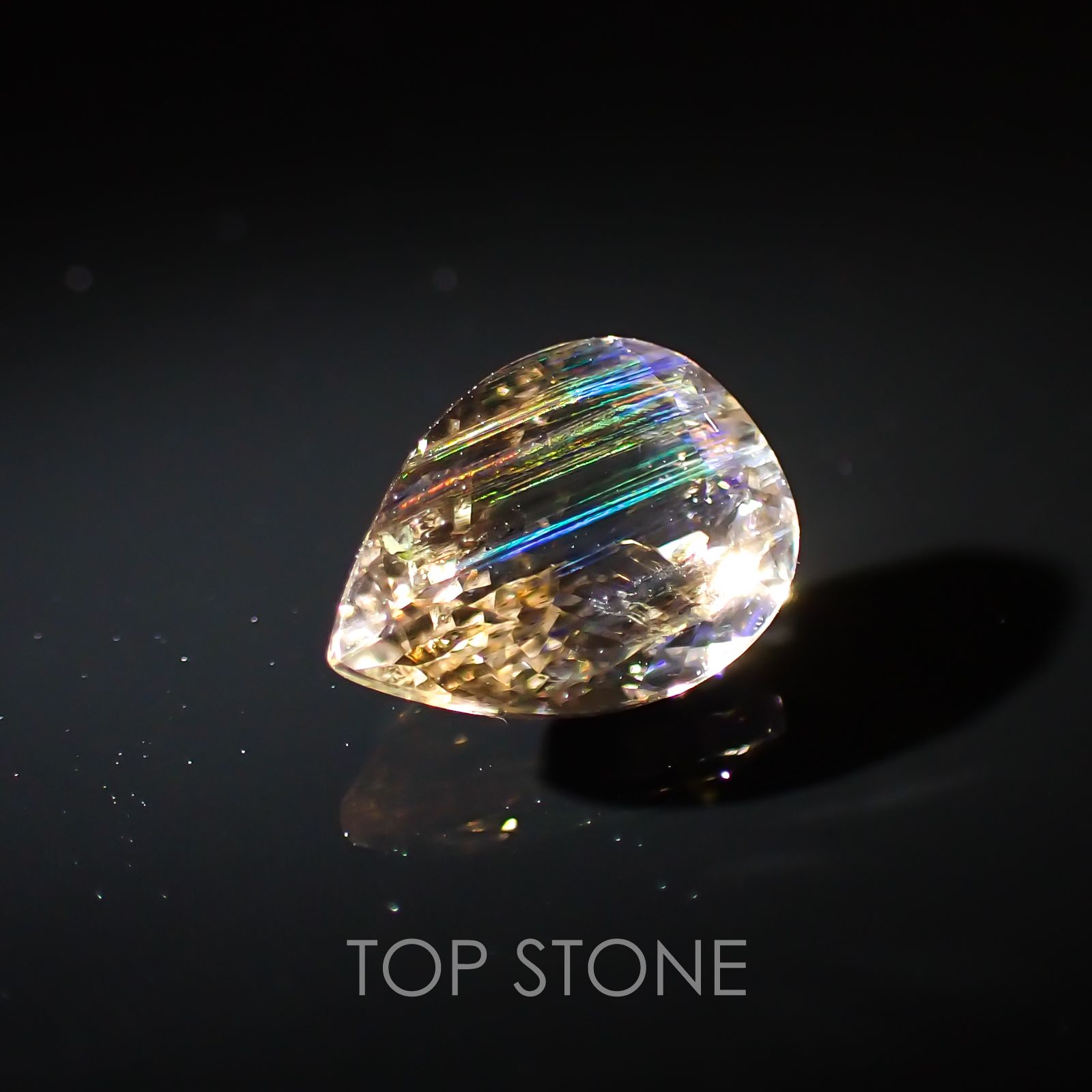 レインボースキャポライト ブラジル産 ルース 2.37ct[21019471]10.9×7.9mm前後