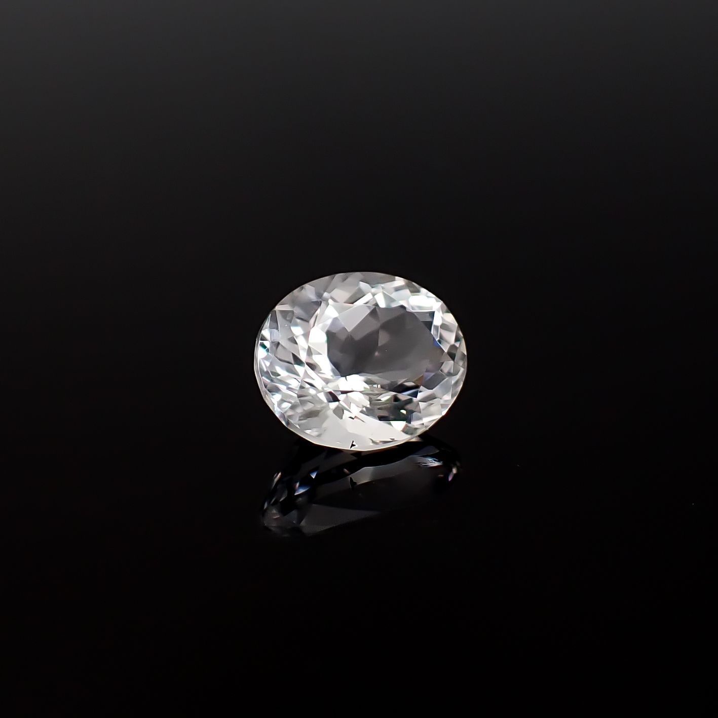 日本水晶 滋賀県田上山大谷河原産 2.39ct / 9.7x8mm前後 [260632423]