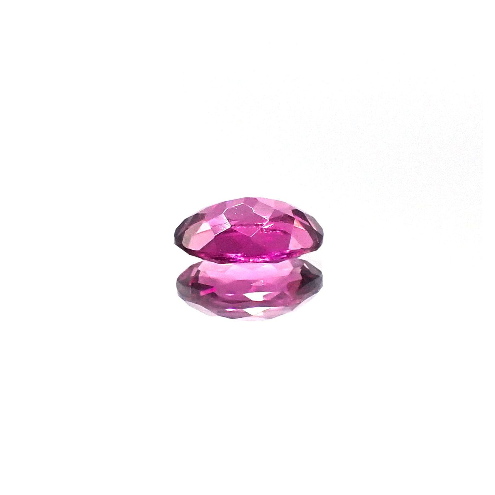 カラーシフト マラヤガーネット(宝石名ガーネット)タンザニア産 0.96ct 識別済[220717109]7.2x5.1mm前後