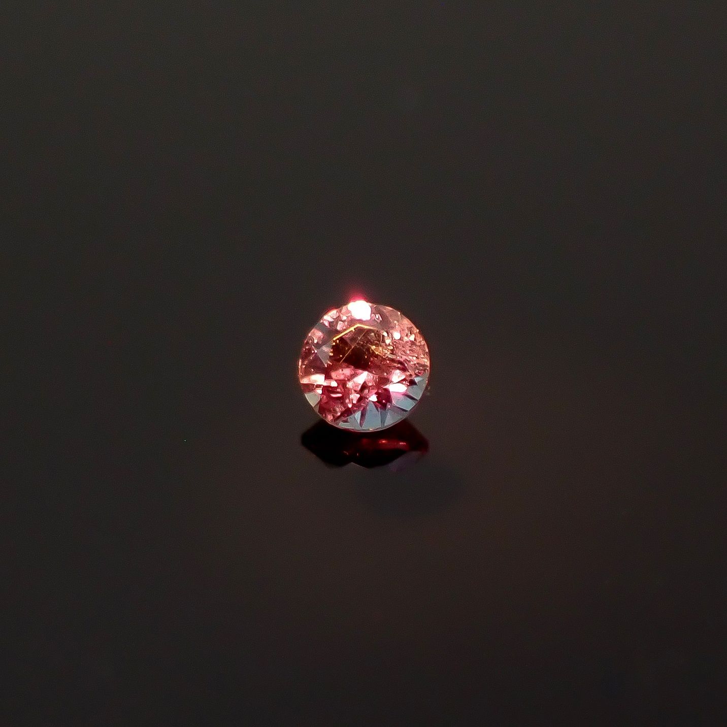 アレキサンドライト ロシア産 0.025ct / 1.7x1.7mm前後 [260532153]