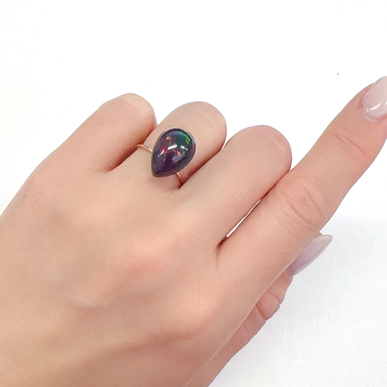 ブラックオパール(宝石名オパール/加熱処理)エチオピア産 4.45ct 識別済[240326536]14.8x10.4mm前後