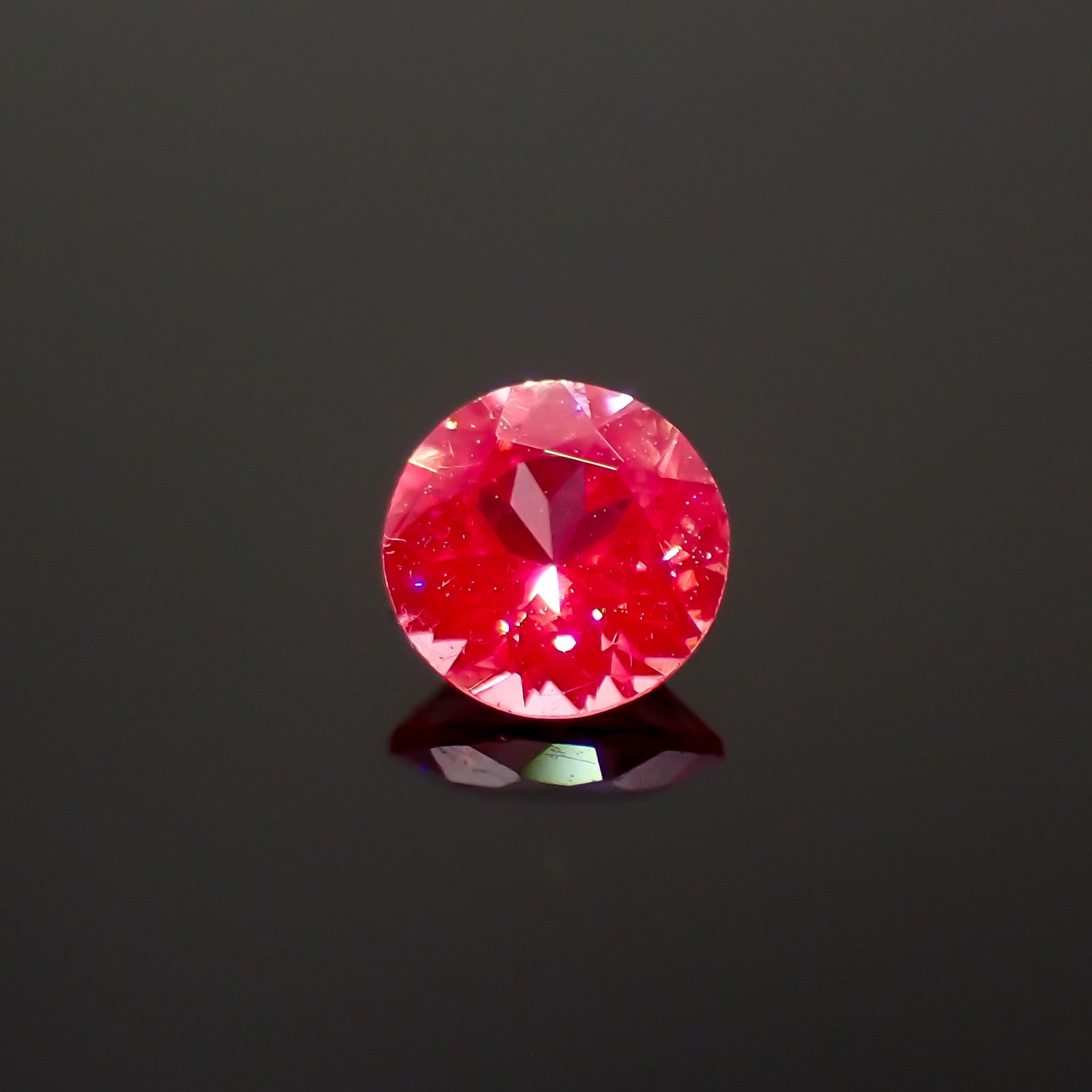 ピンクスピネル(宝石名ピンク・スピネル)タンザニア産 0.27ct 識別済[230321136]4x4mm前後