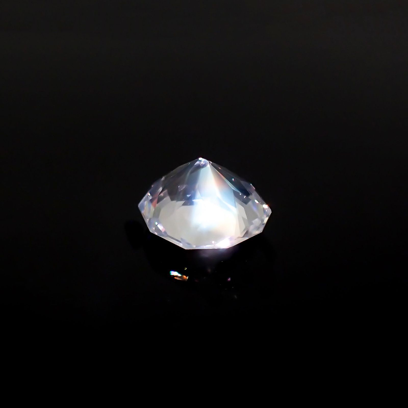 ◇カスタムカット◇レインボームーンストーン マダガスカル産 1.06ct / 7.2x6.4mm前後 [260523435]