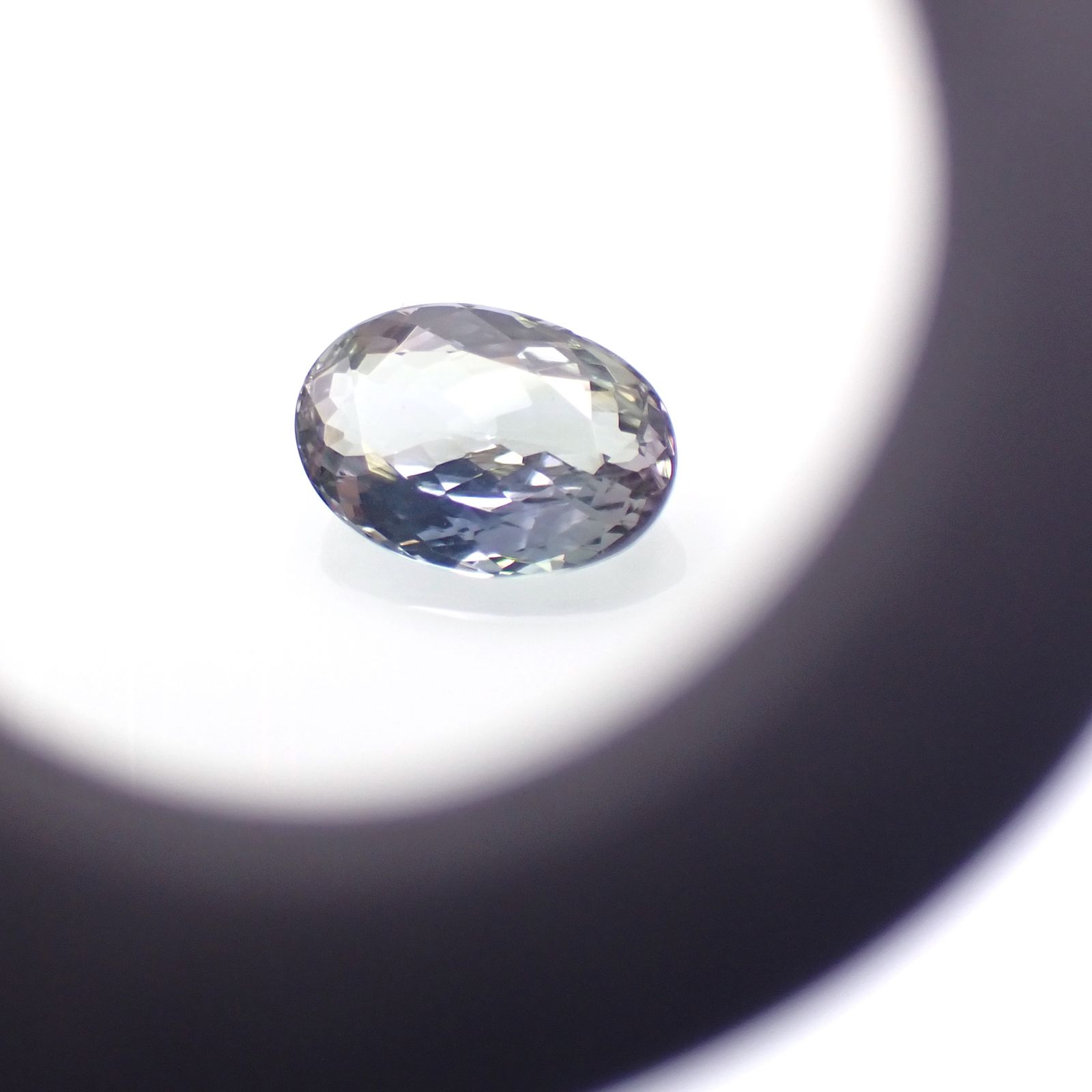 バイカラータンザナイト(宝石名ゾイサイト)タンザニア産 2.66ct 識別済[231224806]10.7x7.5mm前後