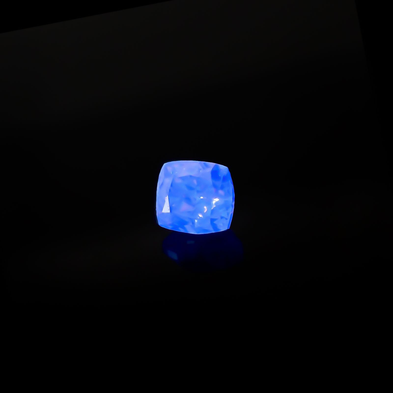 ピンクダイヤモンド(宝石名ダイアモンド VVS-2/FANCY DEEP BROWNISH PINK) 0.041ct ソ付(AGT)[250129711]1.93x1.82mm前後