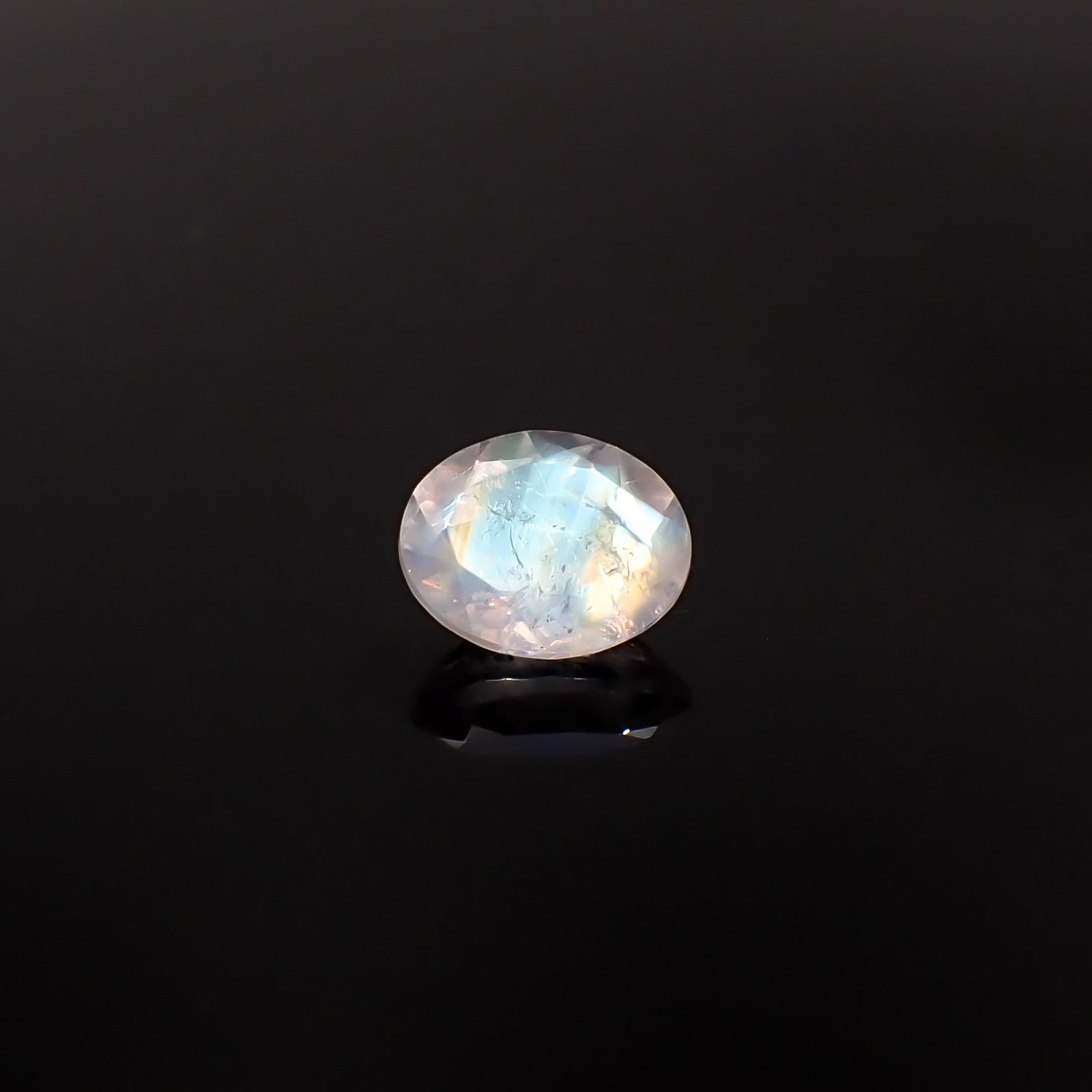 レインボームーンストーン インド・ビハール産 2.90ct / 10.7x8.5mm前後 [260431973]