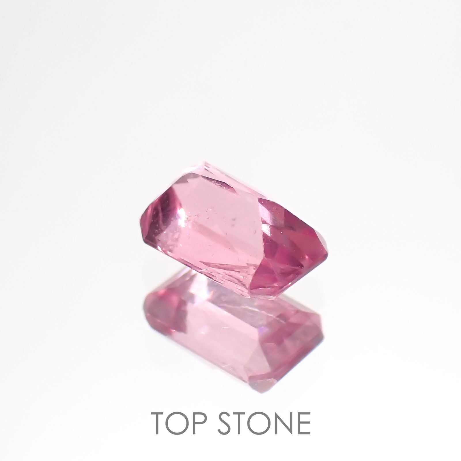 ピンクスピネル(宝石名ピンク・スピネル) タンザニア産 1.089ct ソ付(彩珠)[20117314]6.7×4.5mm前後