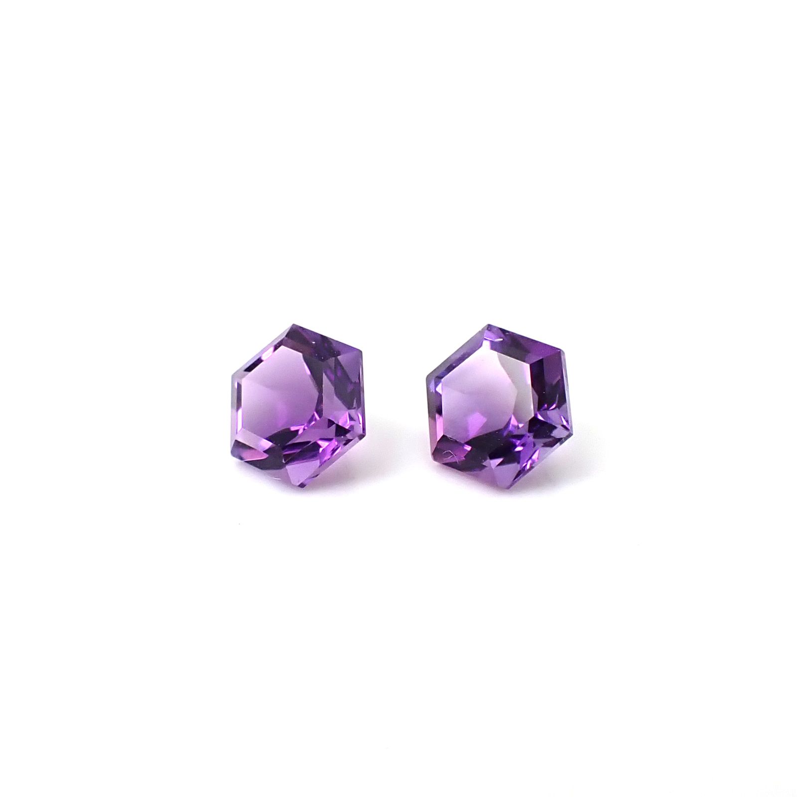 ◇ヘキサゴンカット・ペアセット◇アメジスト(宝石名アメシスト)ブラジル産 識別済 1.14ct(2pcs合計) / 5.1x5.1mm前後 [260131644]