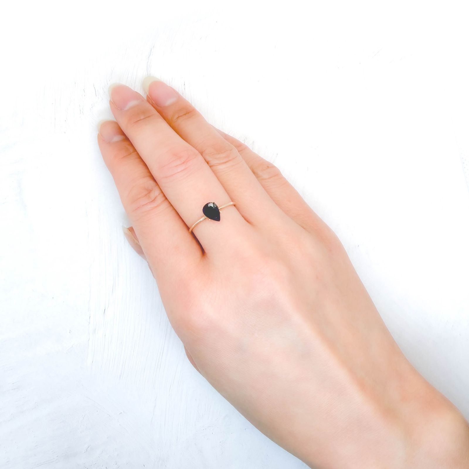 アイオライトサンストーン インド/ブラジル産 0.57ct / 7.3x5.2mm前後 [260231674]