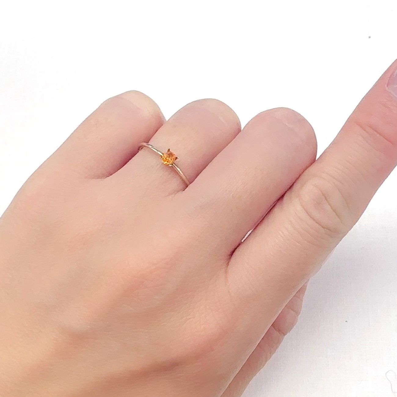 マンダリンガーネット マダガスカル産 0.19ct[240628226]3.5x2.7mm前後