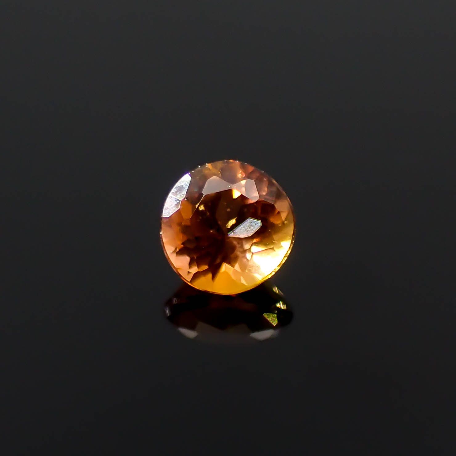 ゴールデンアイオライト マダガスカル産 0.099ct[240527663]2.9x2.9mm前後