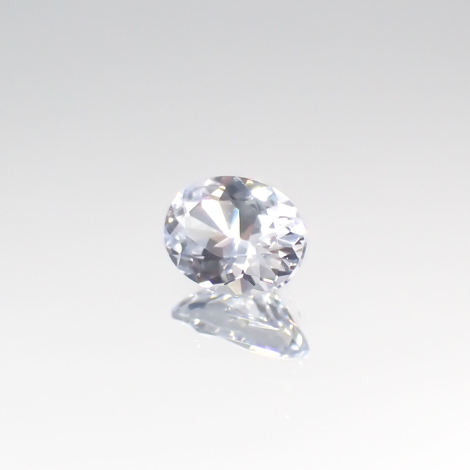 アイスブルーサファイア(宝石名サファイア)スリランカ/マダガスカル産 0.37ct 識別済[230421397]5x3.8mm前後