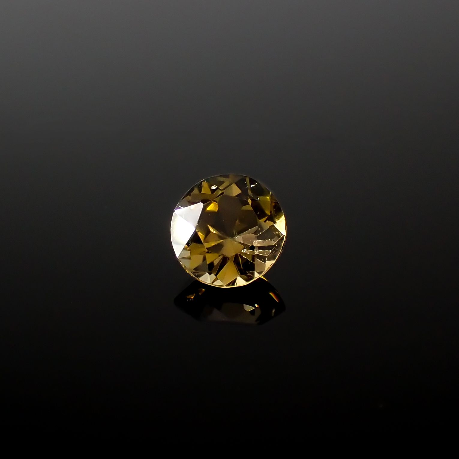 イエローゾイサイト タンザニア産 0.64ct[240427136]5.3x5.3mm前後