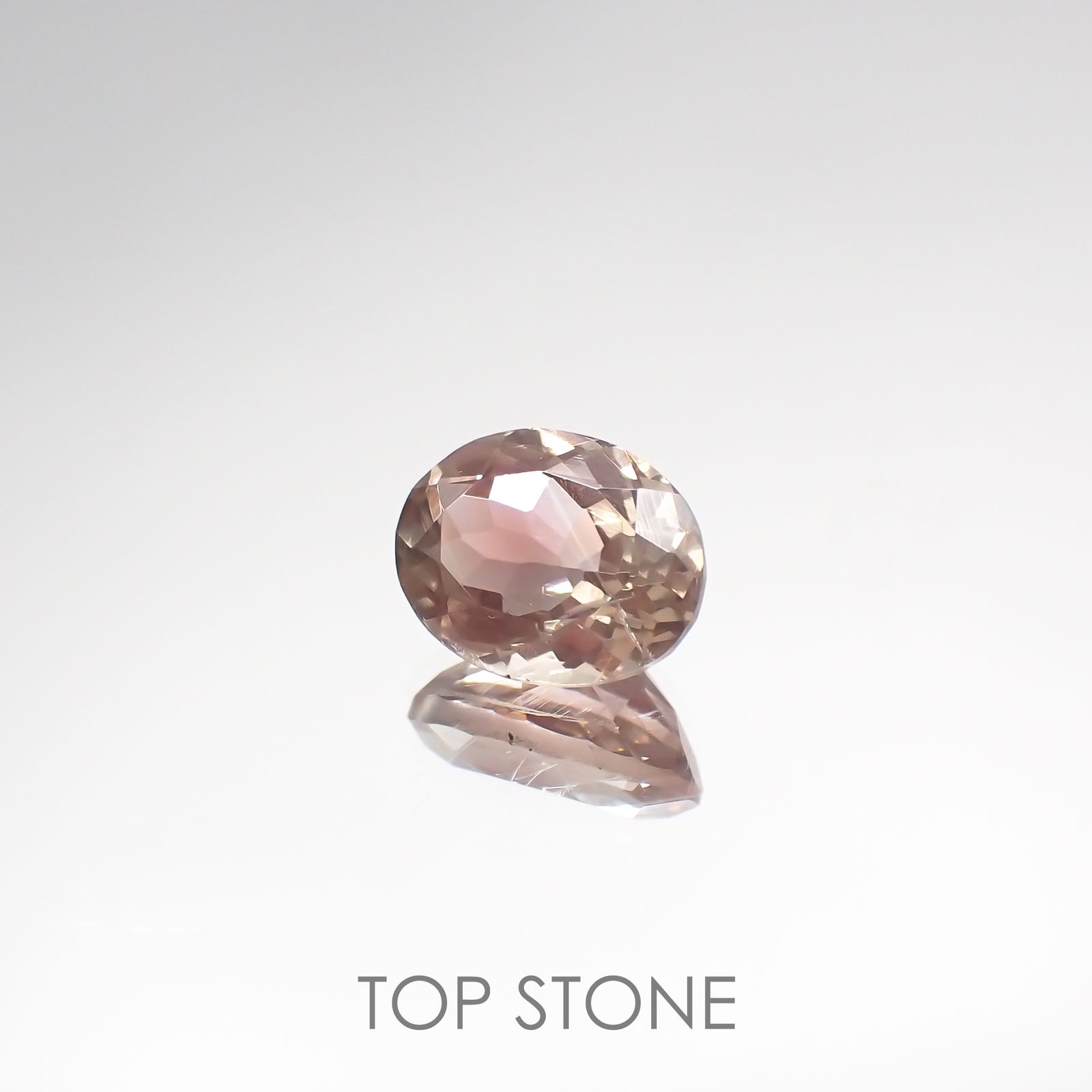 バイカラーオレゴンサンストーン(宝石名バイカラー・ラブラドライト) アメリカ・オレゴン州産 1.137ct ソ付(彩珠)[210711949]7.7×5.9mm前後