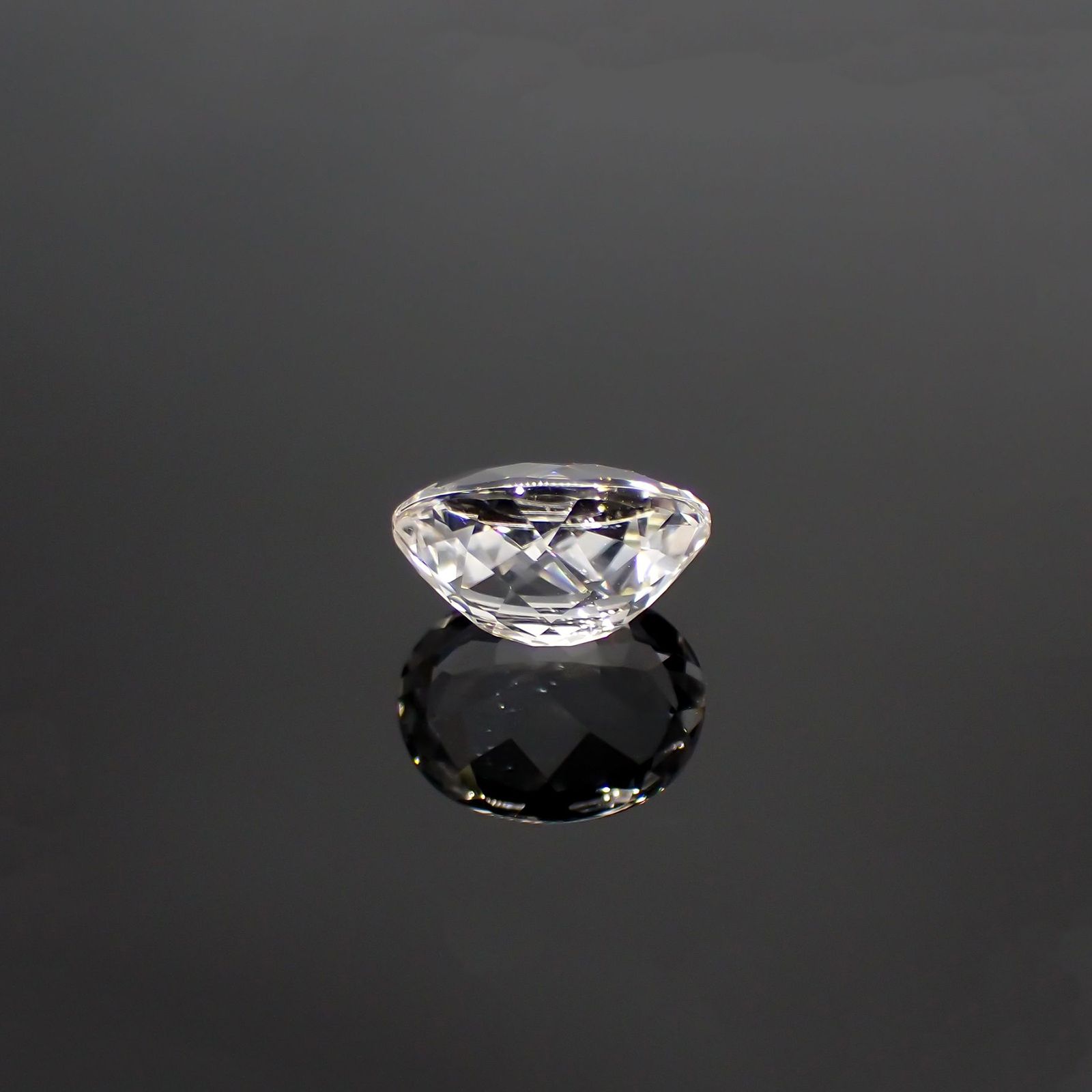 カラーレススポジュミン(宝石名ホワイト・スポジュミン) ブラジル産 2.90ct 識別済[210812623]9.8×7.9mm前後