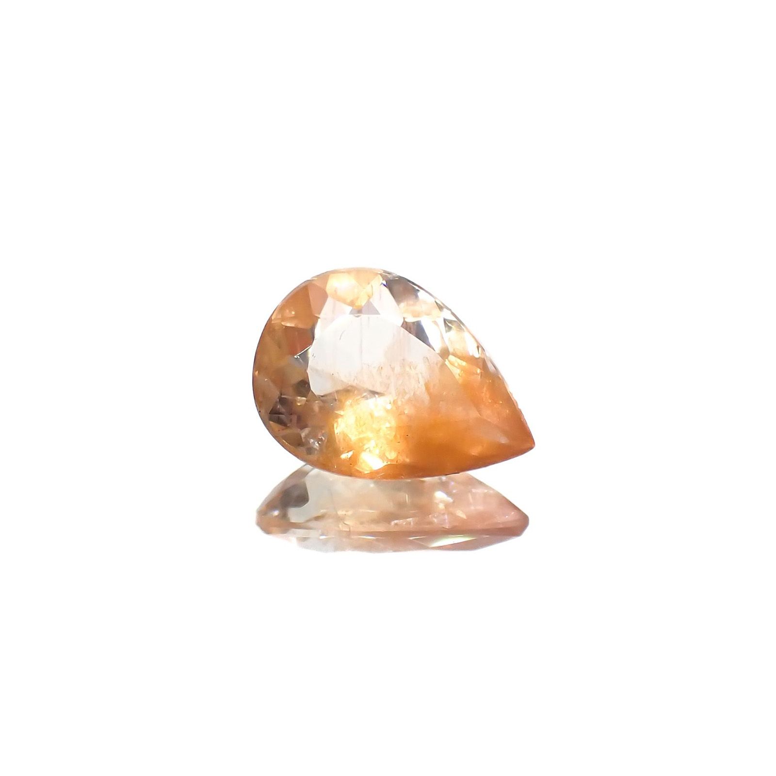 サンストーンスキャポライト(宝石名シーン・スキャポライト)タンザニア産 識別済 1.13ct / 9.1x6.6mm前後 [221219271]