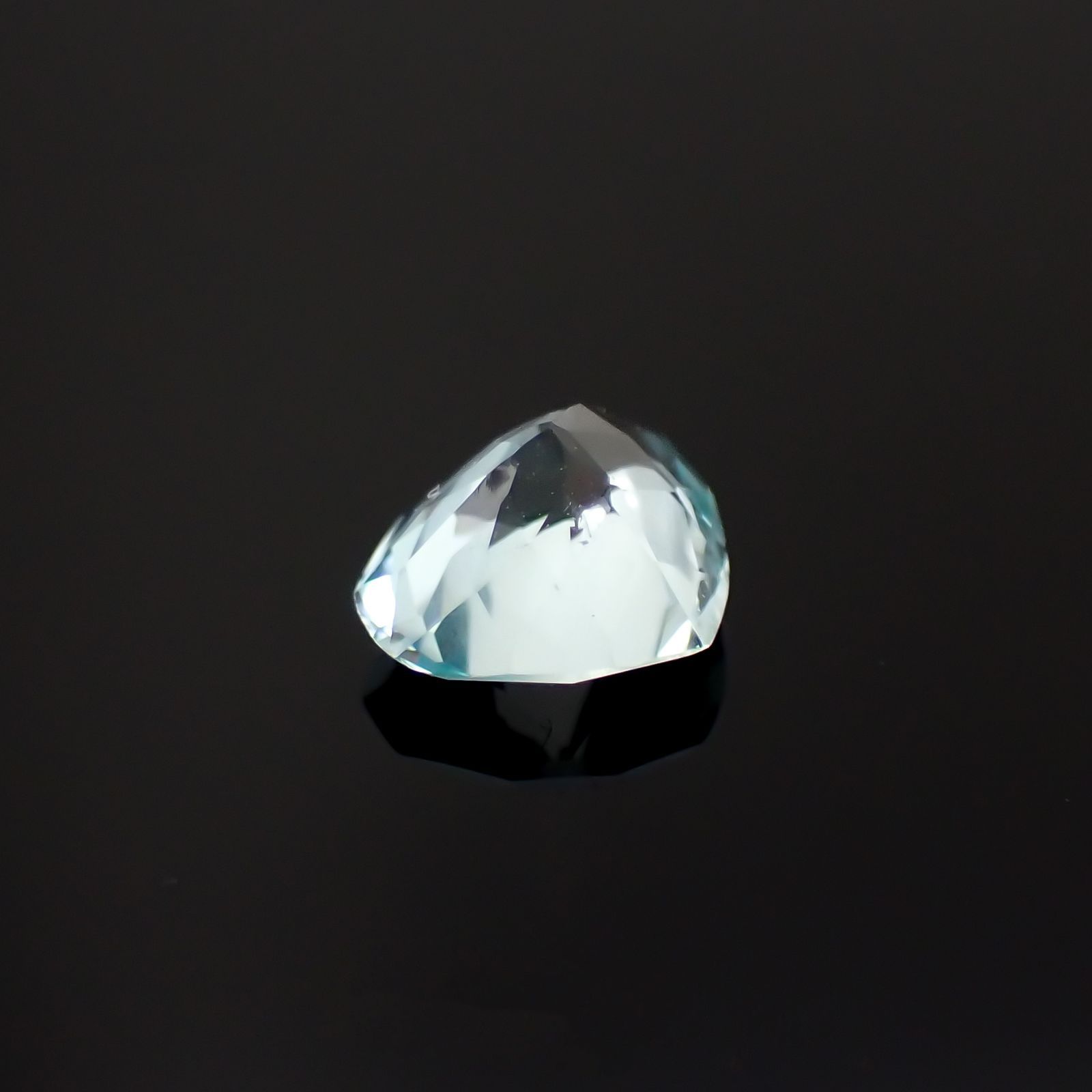 ユークレース(宝石名ブルー・ユークレース)コロンビア産 0.310ct ソ付(彩珠)[221018846]4.8x4.1mm前後