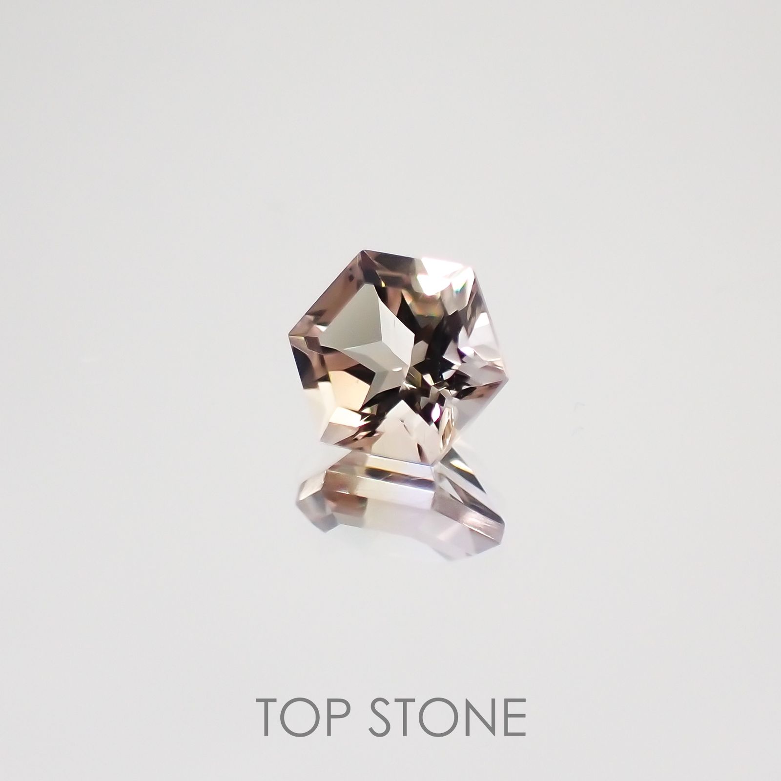 ◇ヘキサゴンカット◇アメトリンSA(宝石名バイカラー・クォーツ/別名アメトリン) ボリビア産 0.55ct 識別済[210611049]5×5mm前後