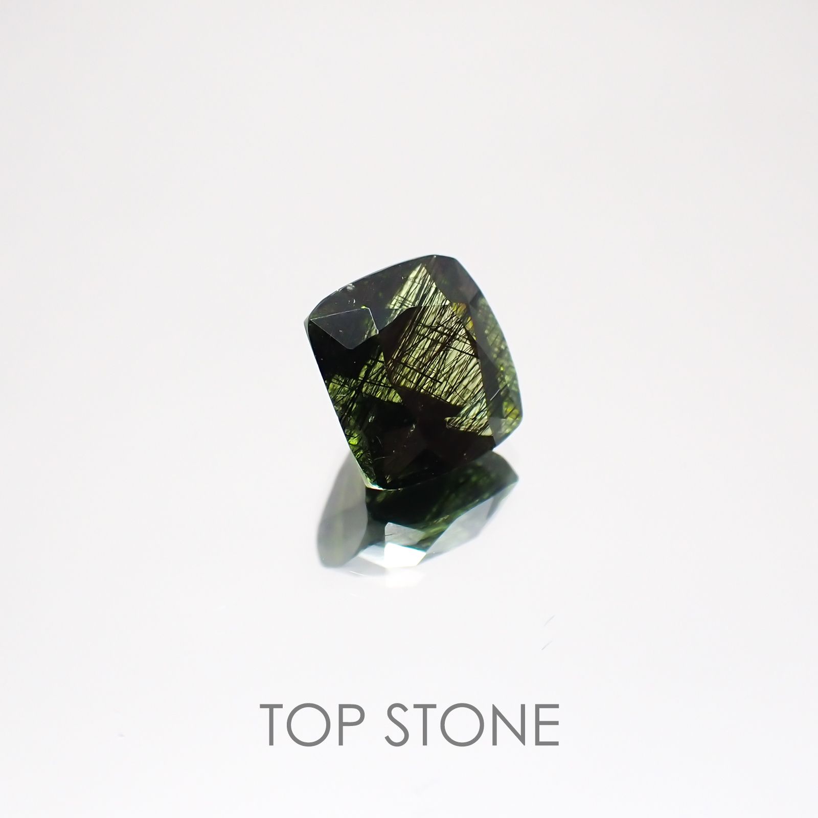 ルドウィジャイトインペリドット  パキスタン産 ルース 3.07ct[20128798]8.2×7.8mm前後