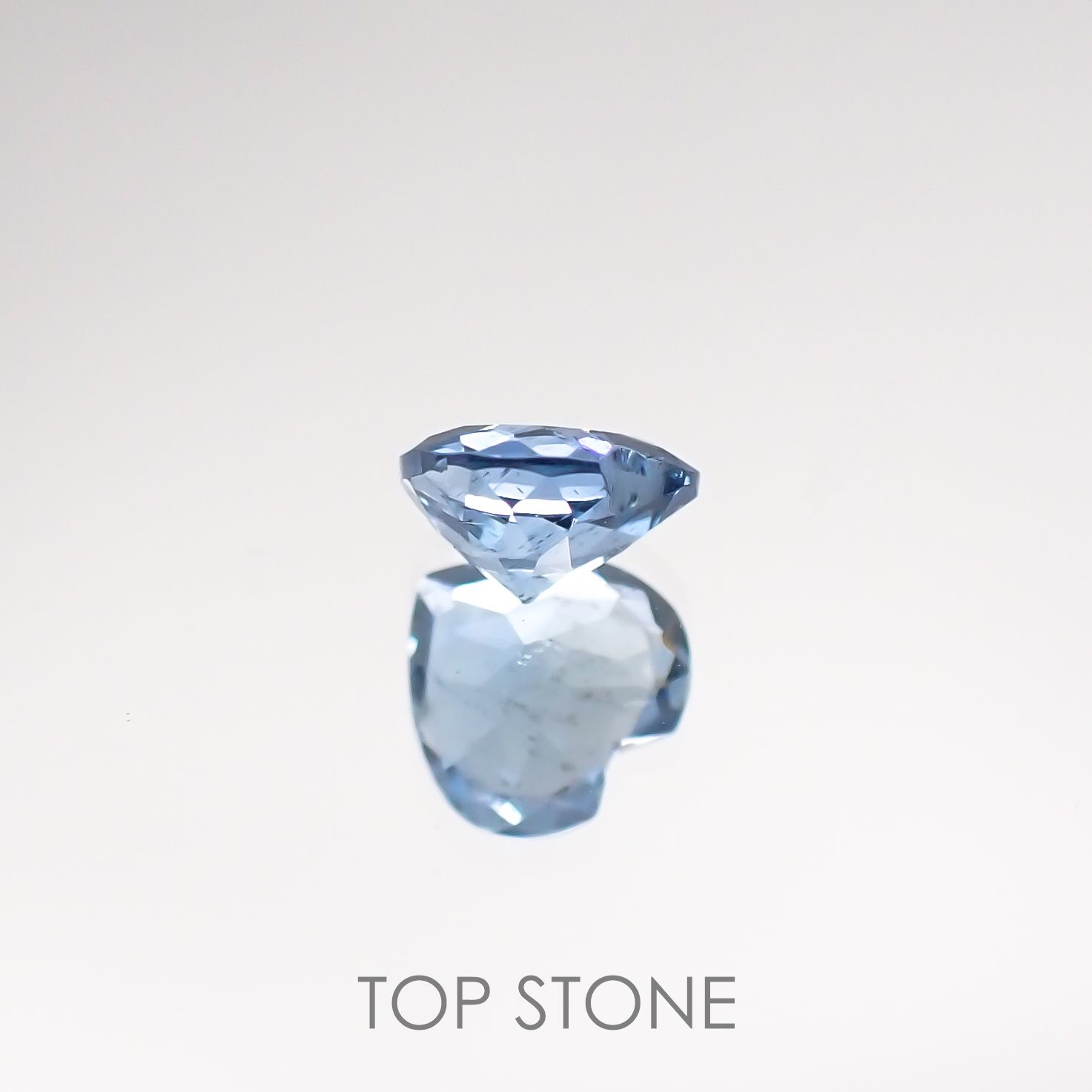 サンタマリアアクアマリン(宝石名アクアマリン) ブラジル産 0.35ct 識別済[210711411]4.9×5mm前後
