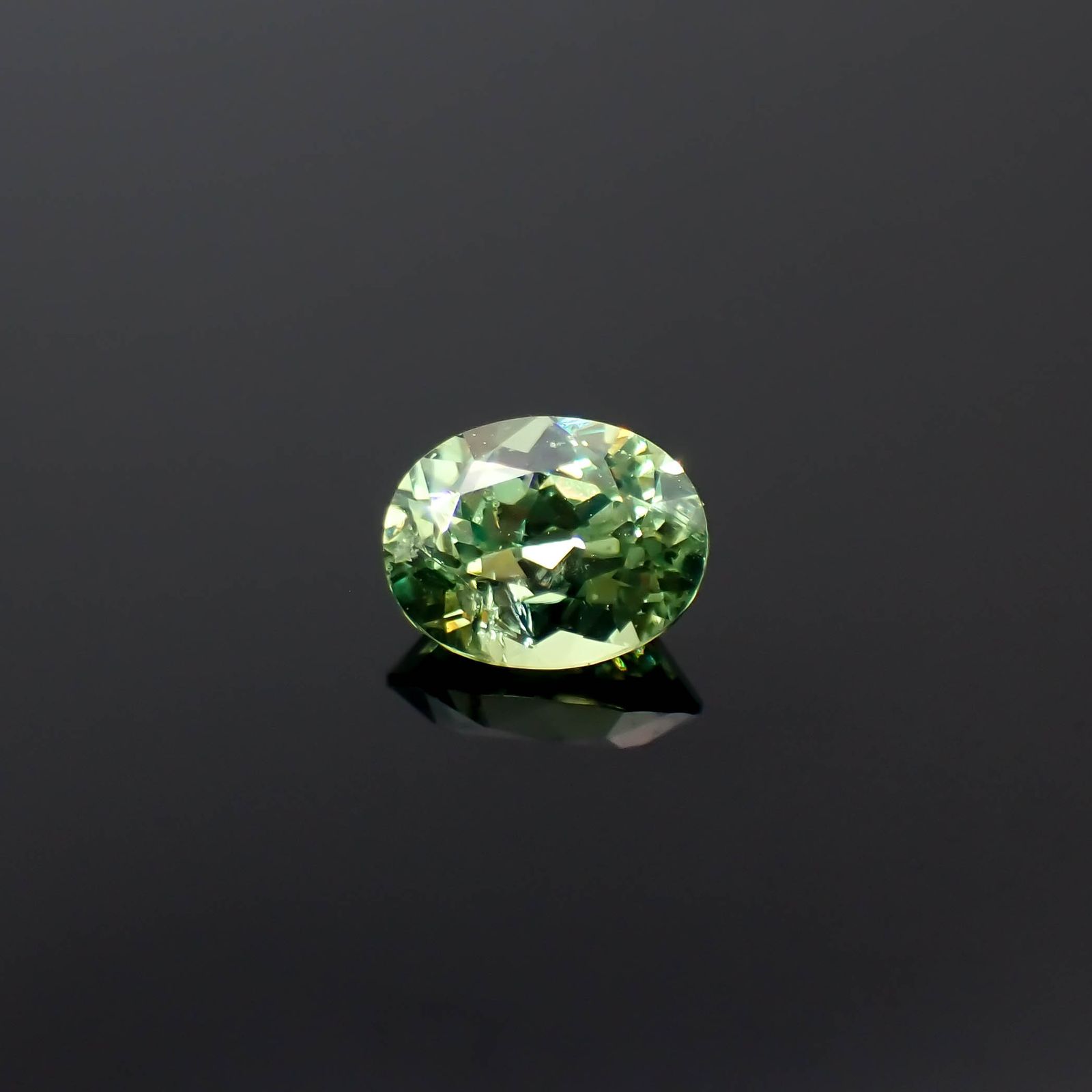 デマントイドガーネット ナミビア産 0.55ct[231224556]5.5x4.2mm前後