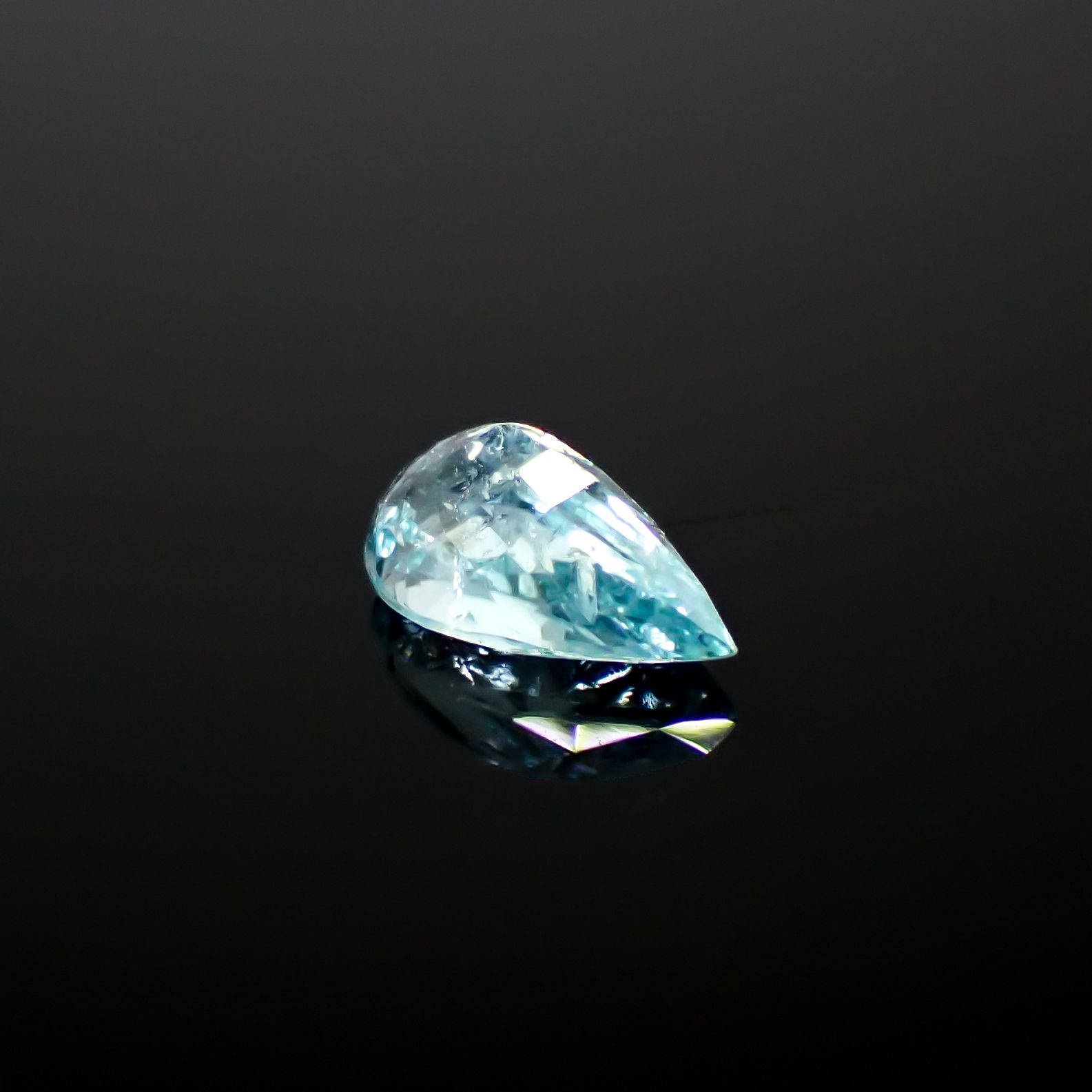 パライバトルマリン モザンビーク産 0.97ct[240928768]8.4x4.5mm前後